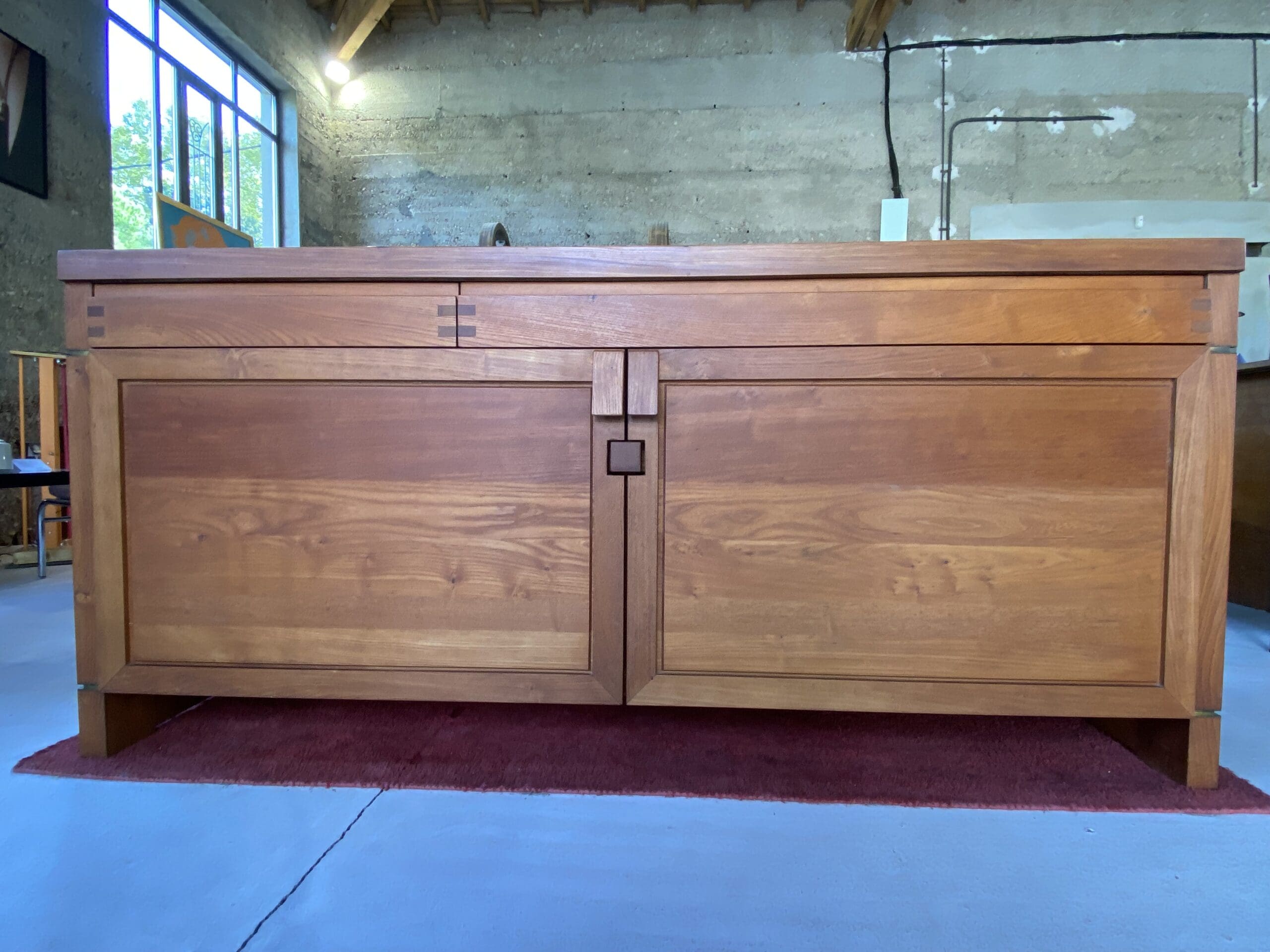 Buffet R08 en Orme Massif par Pierre Chapo – 1964