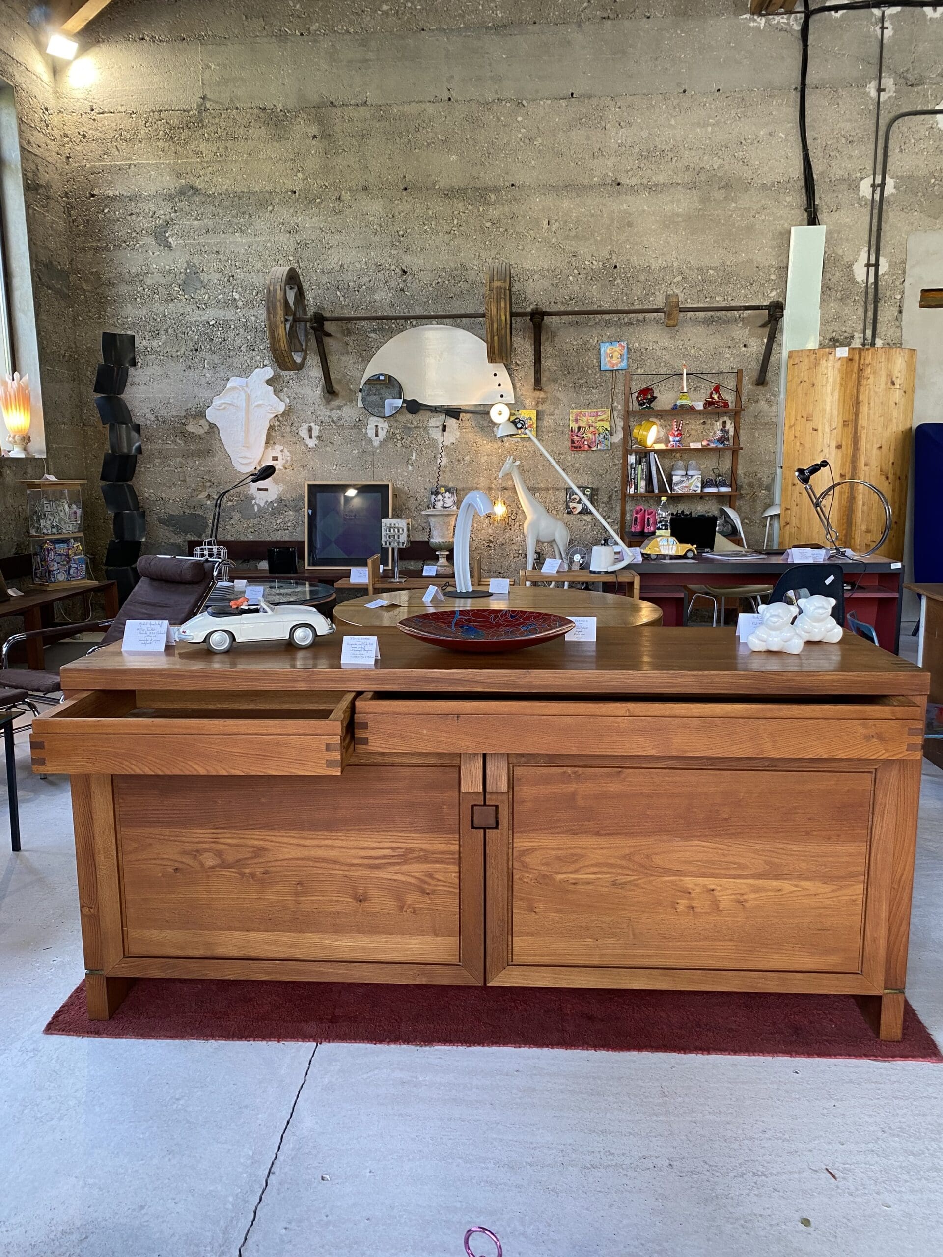Buffet R08 en Orme Massif par Pierre Chapo – 1964