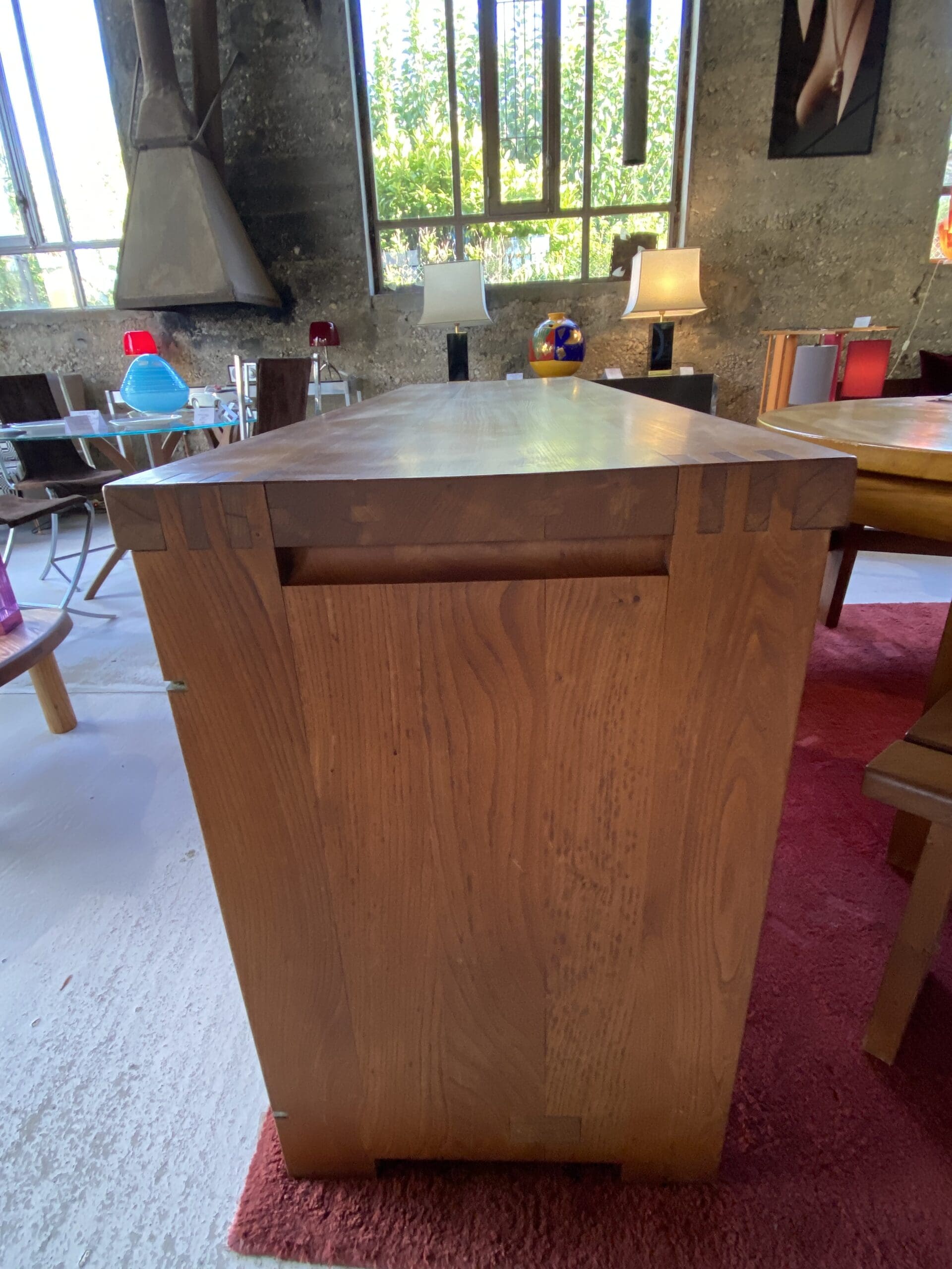 Buffet R08 en Orme Massif par Pierre Chapo – 1964