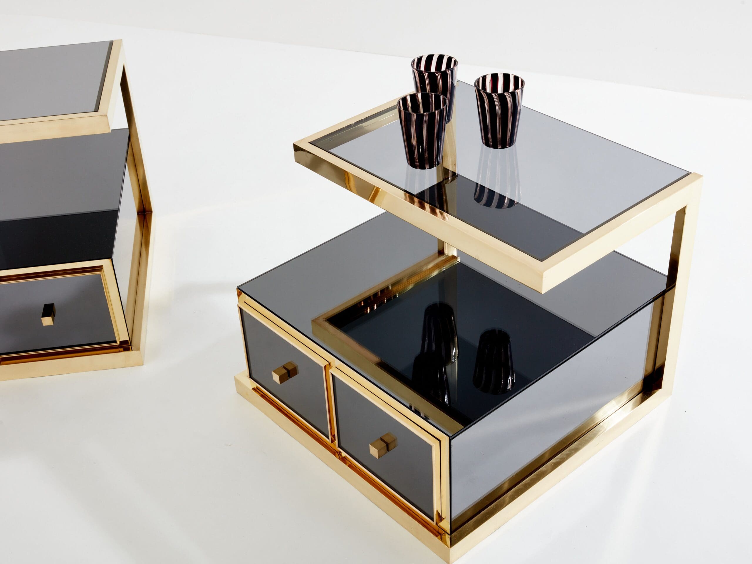 Tables de chevet en laiton et miroir fumé par Michel Pigneres : Joyaux du design français des années 70