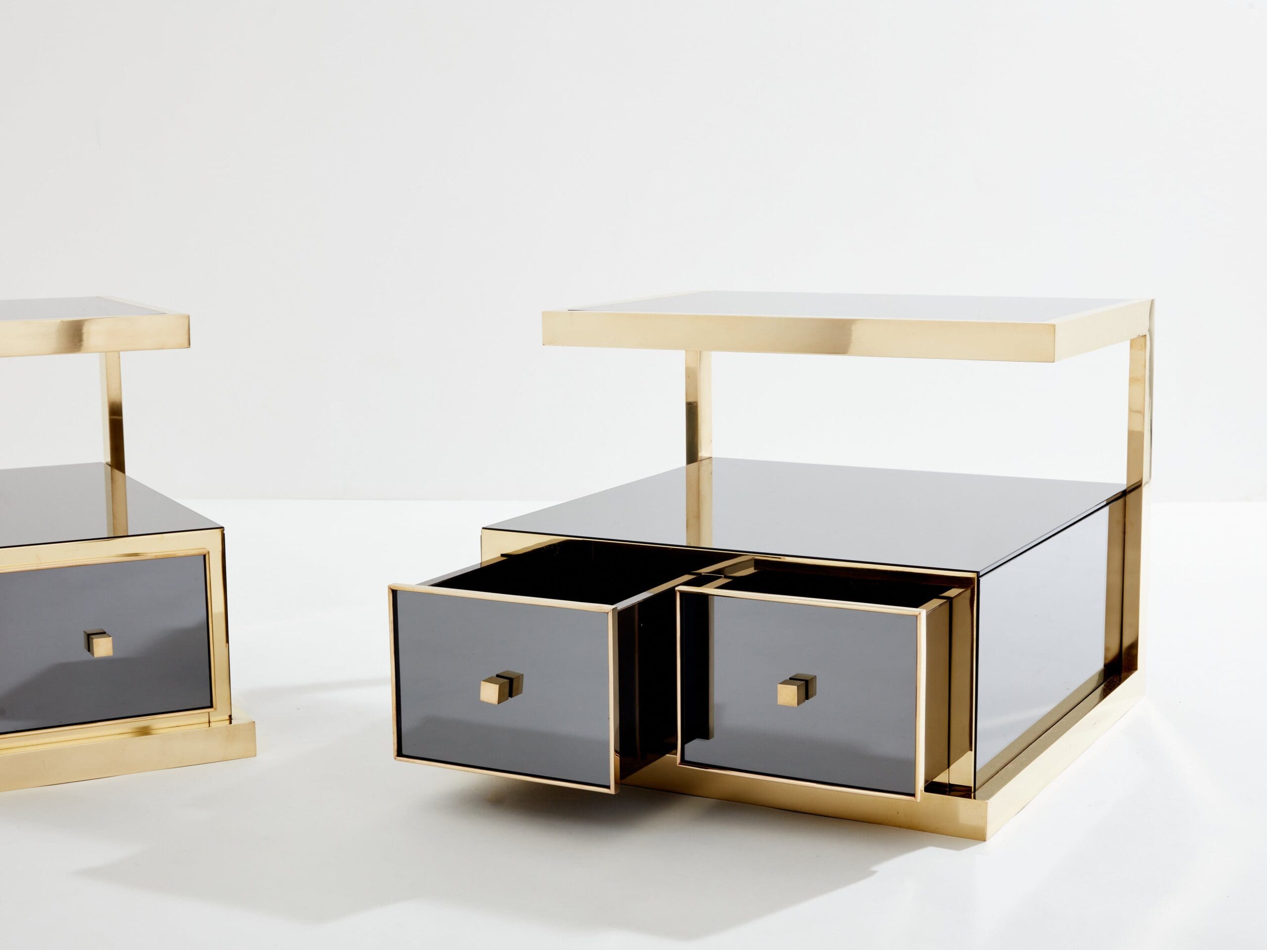 Tables de chevet en laiton et miroir fumé par Michel Pigneres : Joyaux du design français des années 70