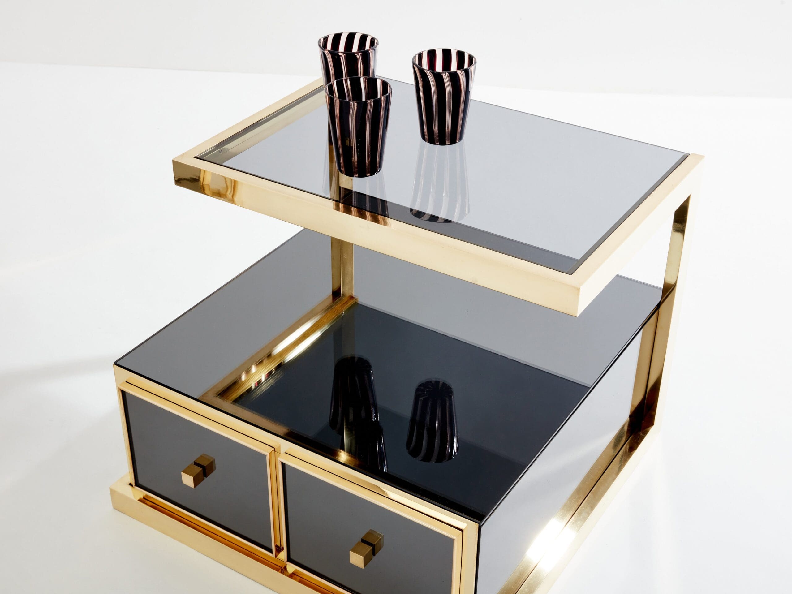 Tables de chevet en laiton et miroir fumé par Michel Pigneres : Joyaux du design français des années 70