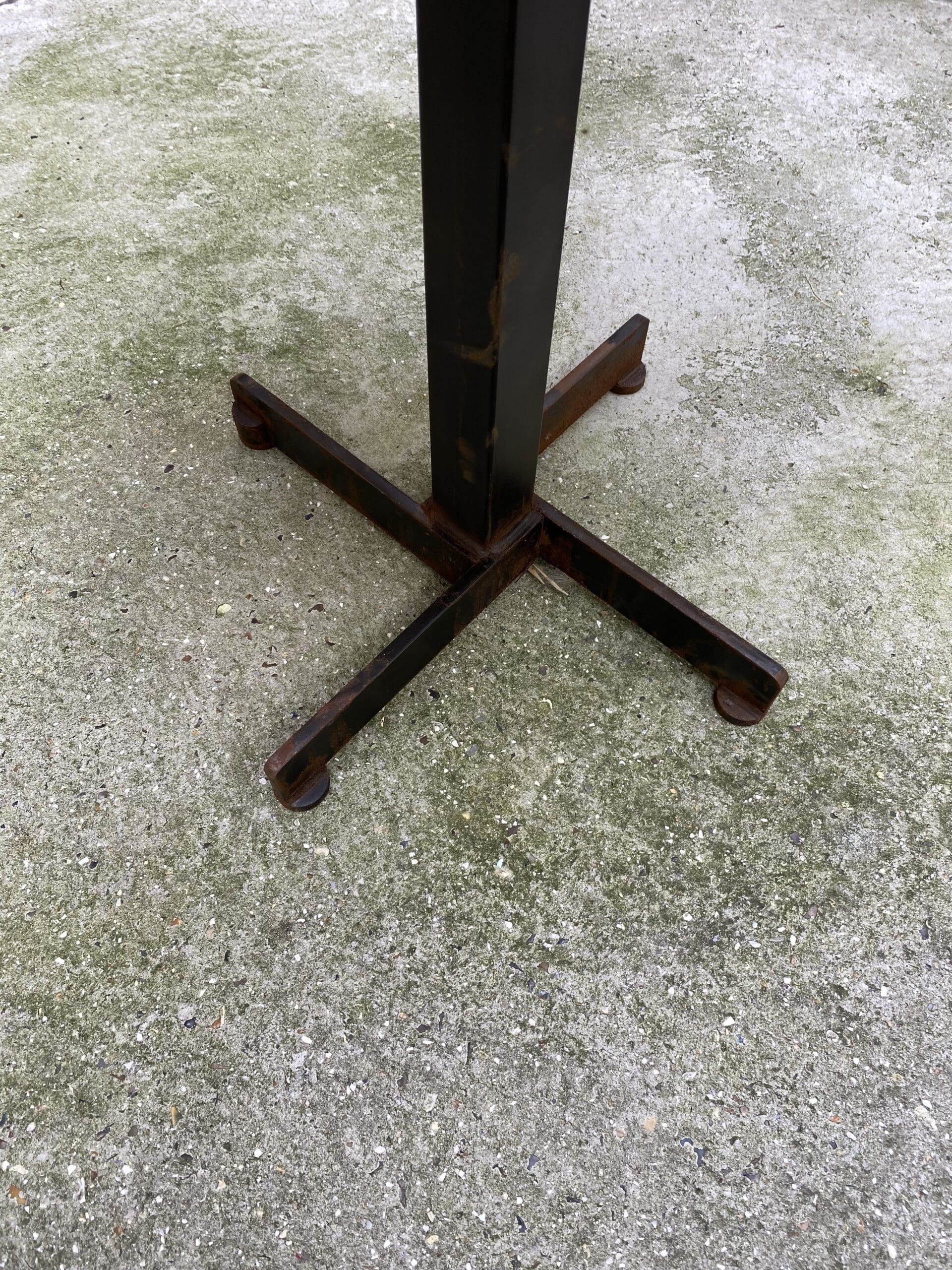 Table Charlotte Perriand : Modèle Emblématique des Arcs, 1969