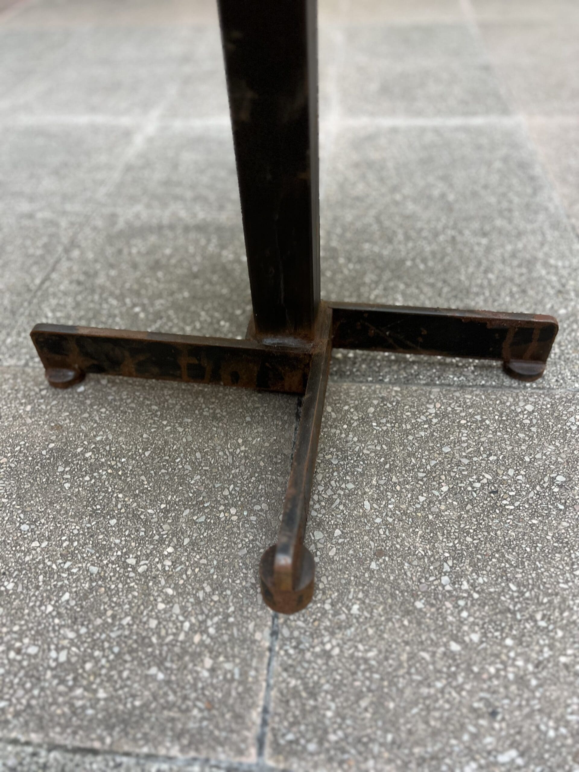 Table Charlotte Perriand : Modèle Emblématique des Arcs, 1969
