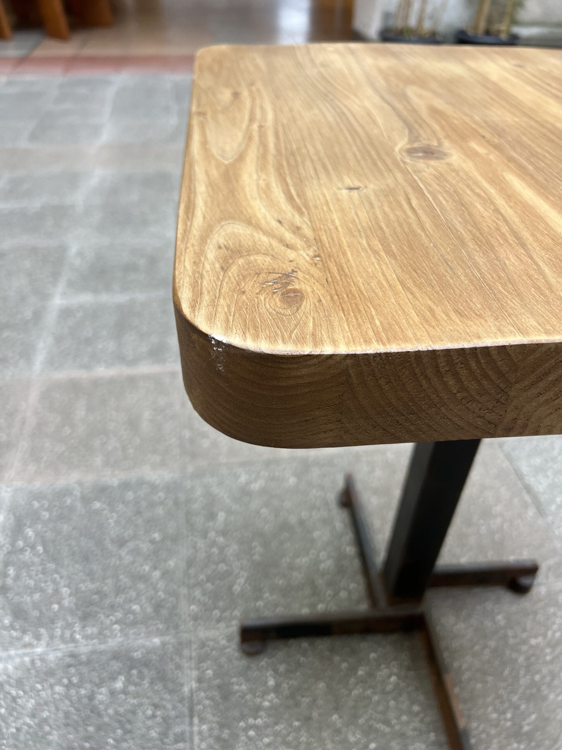 Table Charlotte Perriand : Modèle Emblématique des Arcs, 1969