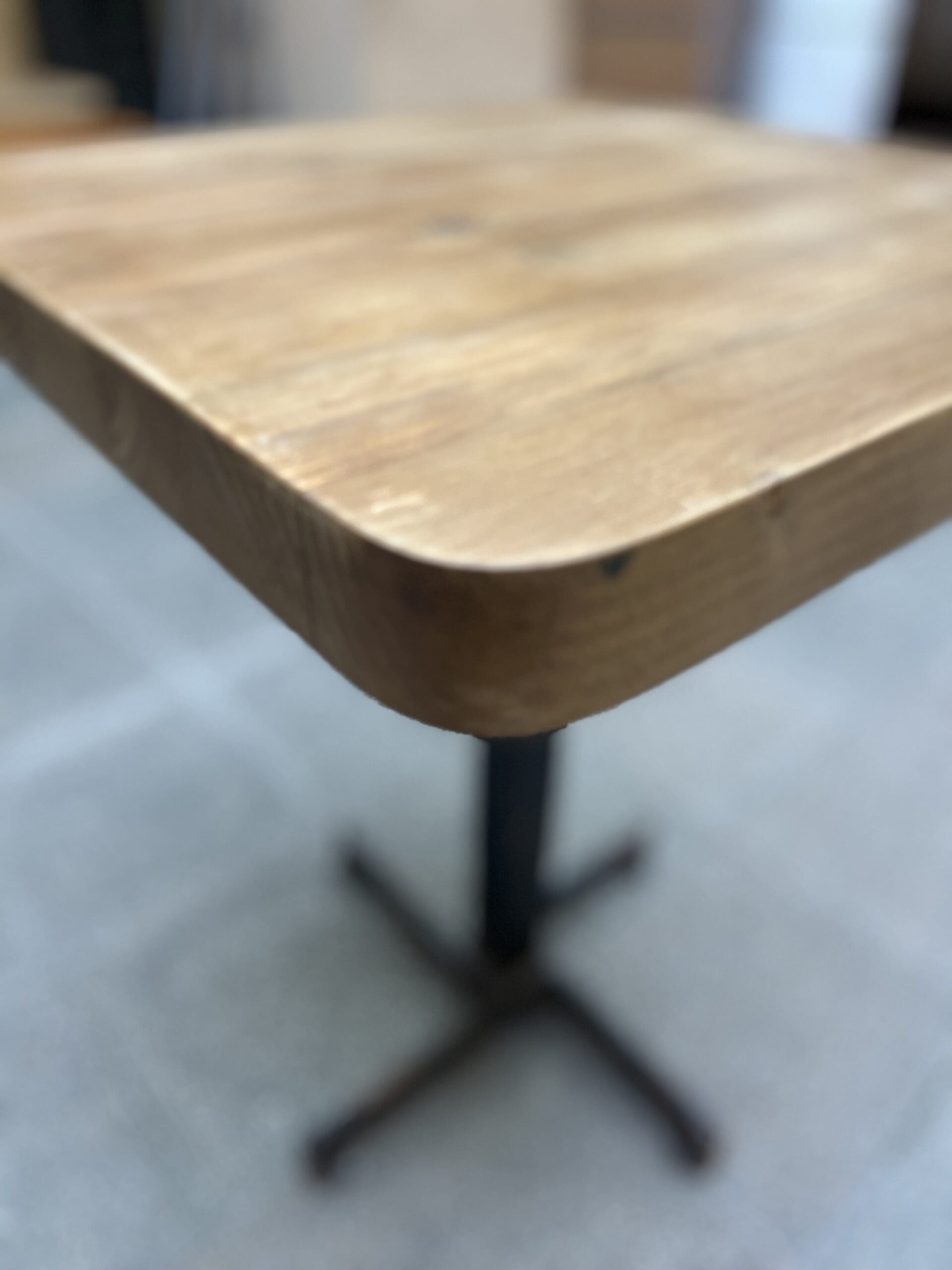 Table Charlotte Perriand : Modèle Emblématique des Arcs, 1969