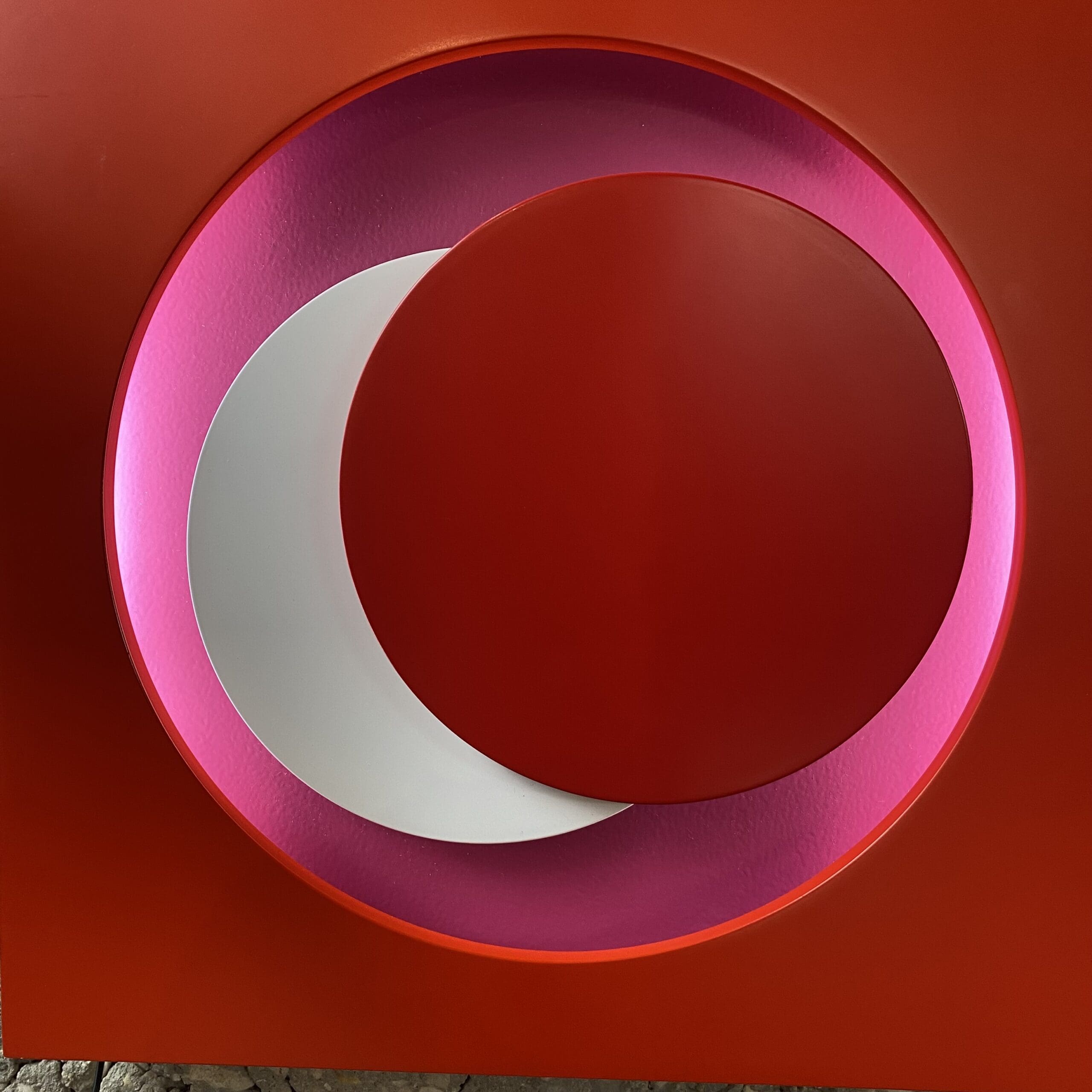 « Relief Circles » de Geneviève Claisse : L’apogée de l’abstraction géométrique