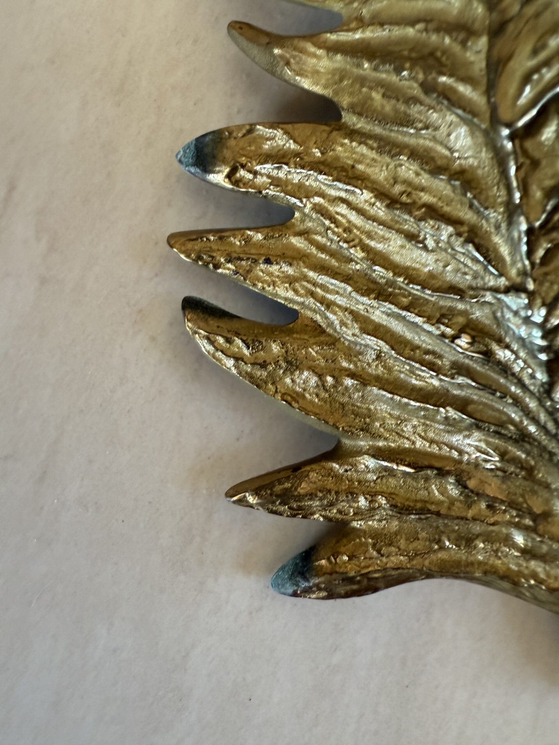 Maison Charles, Applique Fougères en bronze doré, années 1970