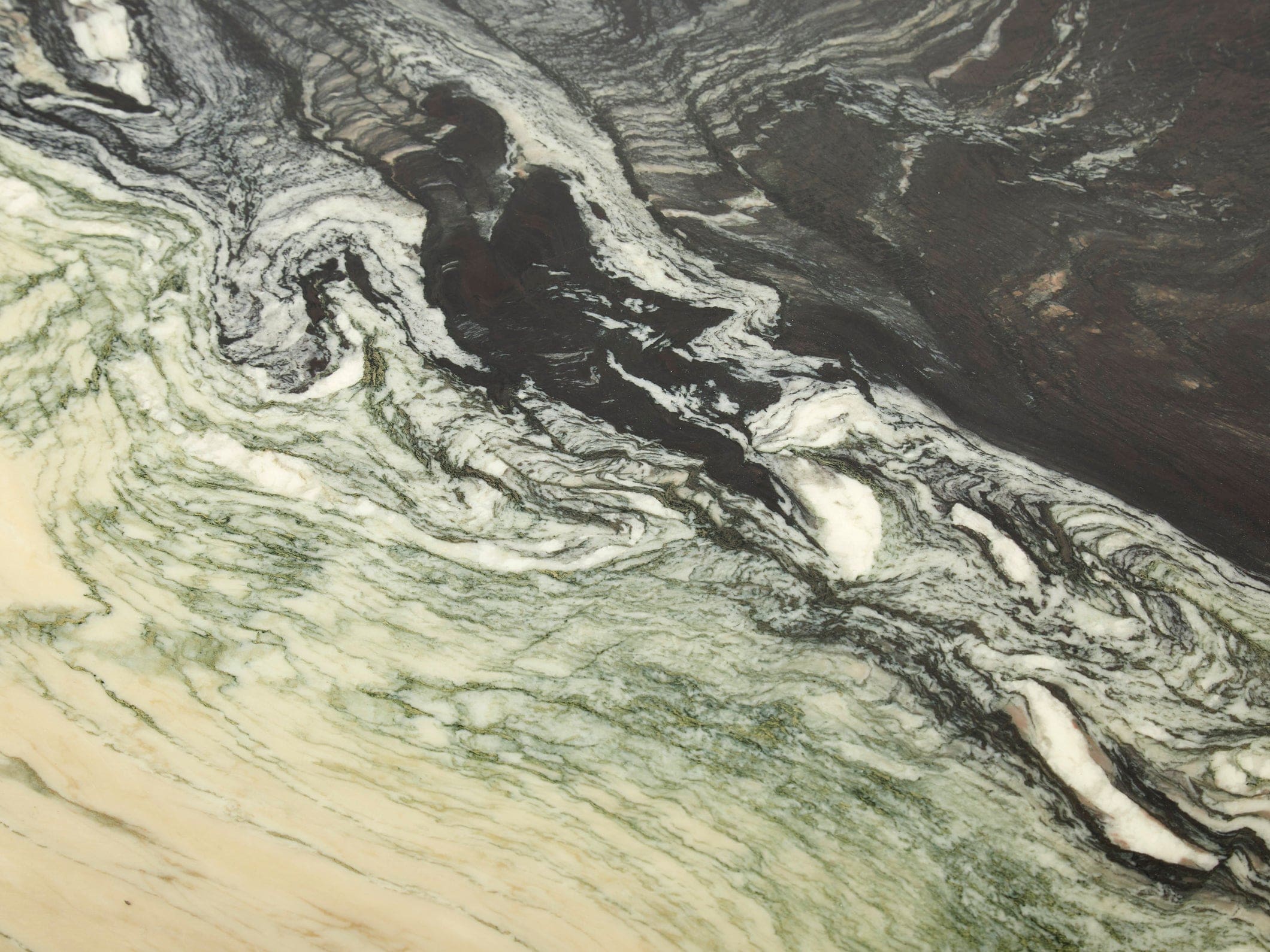 Table Basse « Œil » en Marbre Sicilien : Une Sculpture Naturelle des Années 70
