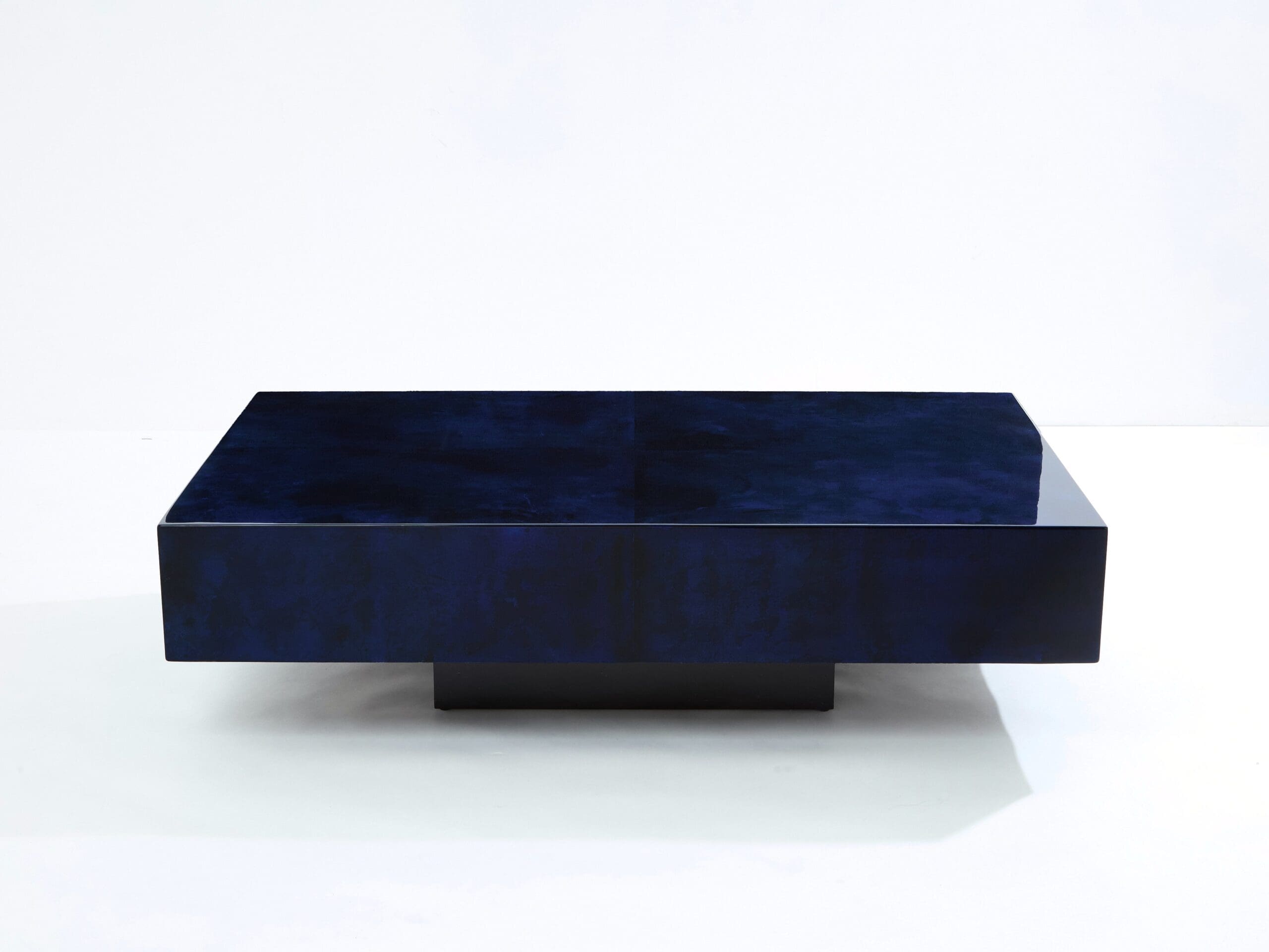 Table Basse en Parchemin de Peau de Chèvre Bleu Nuit, Aldo Tura, Années 1960