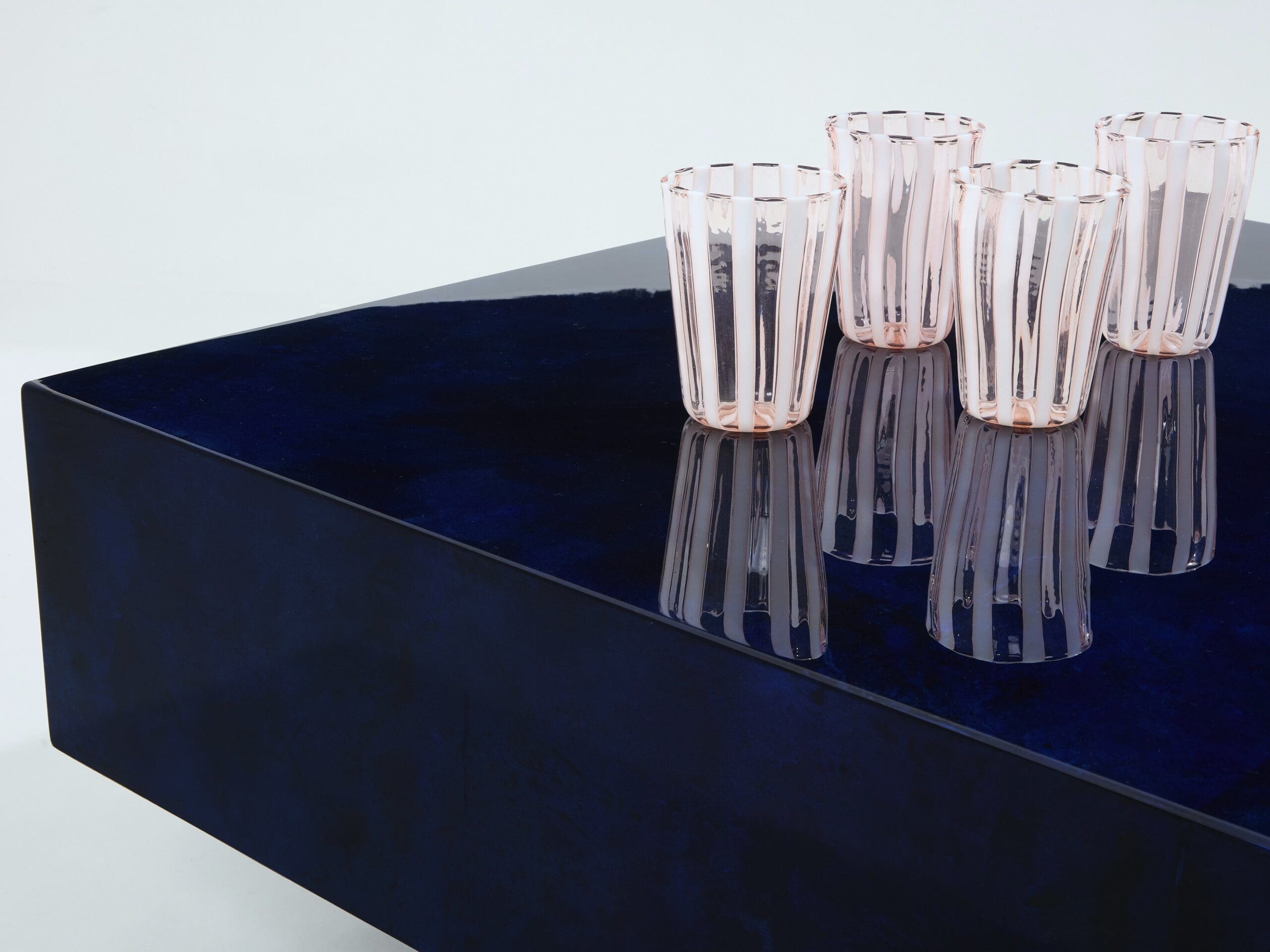 Table Basse en Parchemin de Peau de Chèvre Bleu Nuit, Aldo Tura, Années 1960