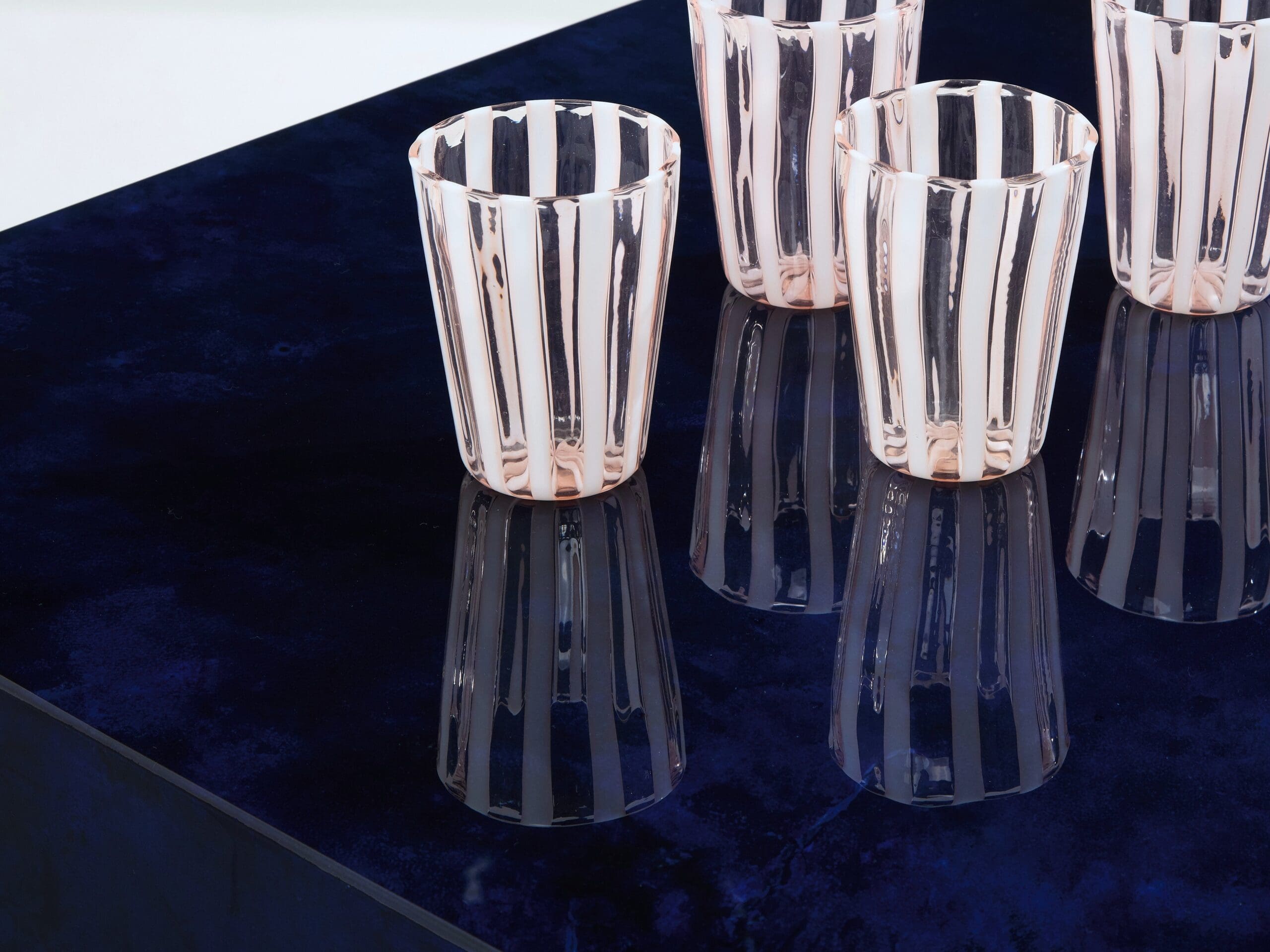 Table Basse en Parchemin de Peau de Chèvre Bleu Nuit, Aldo Tura, Années 1960