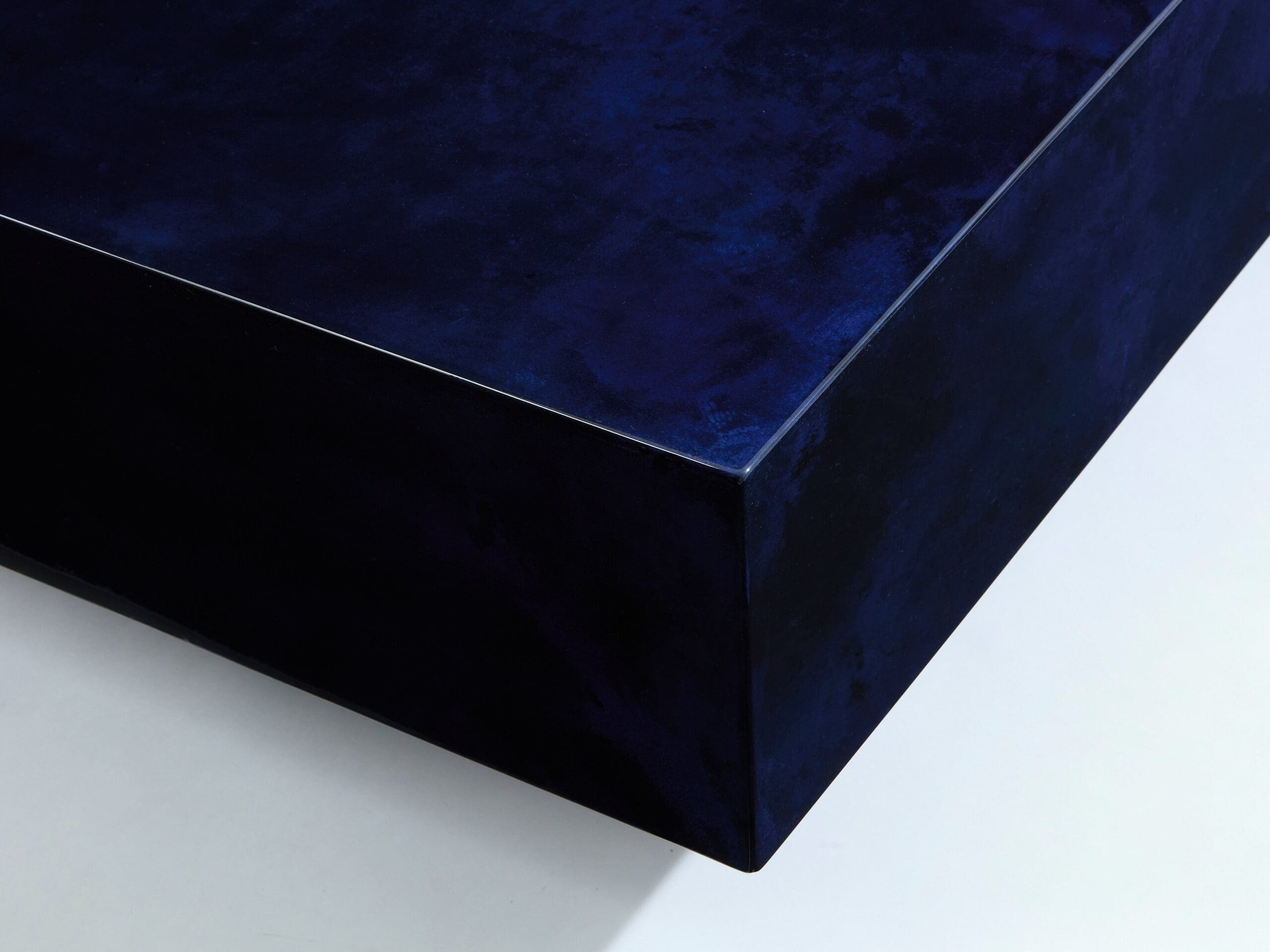 Table Basse en Parchemin de Peau de Chèvre Bleu Nuit, Aldo Tura, Années 1960