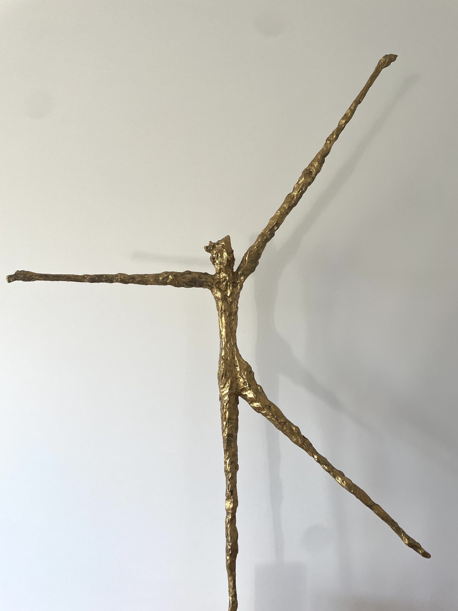 Applique Murale Félix Agostini, Rare Création en Résine Dorée (circa 1960)