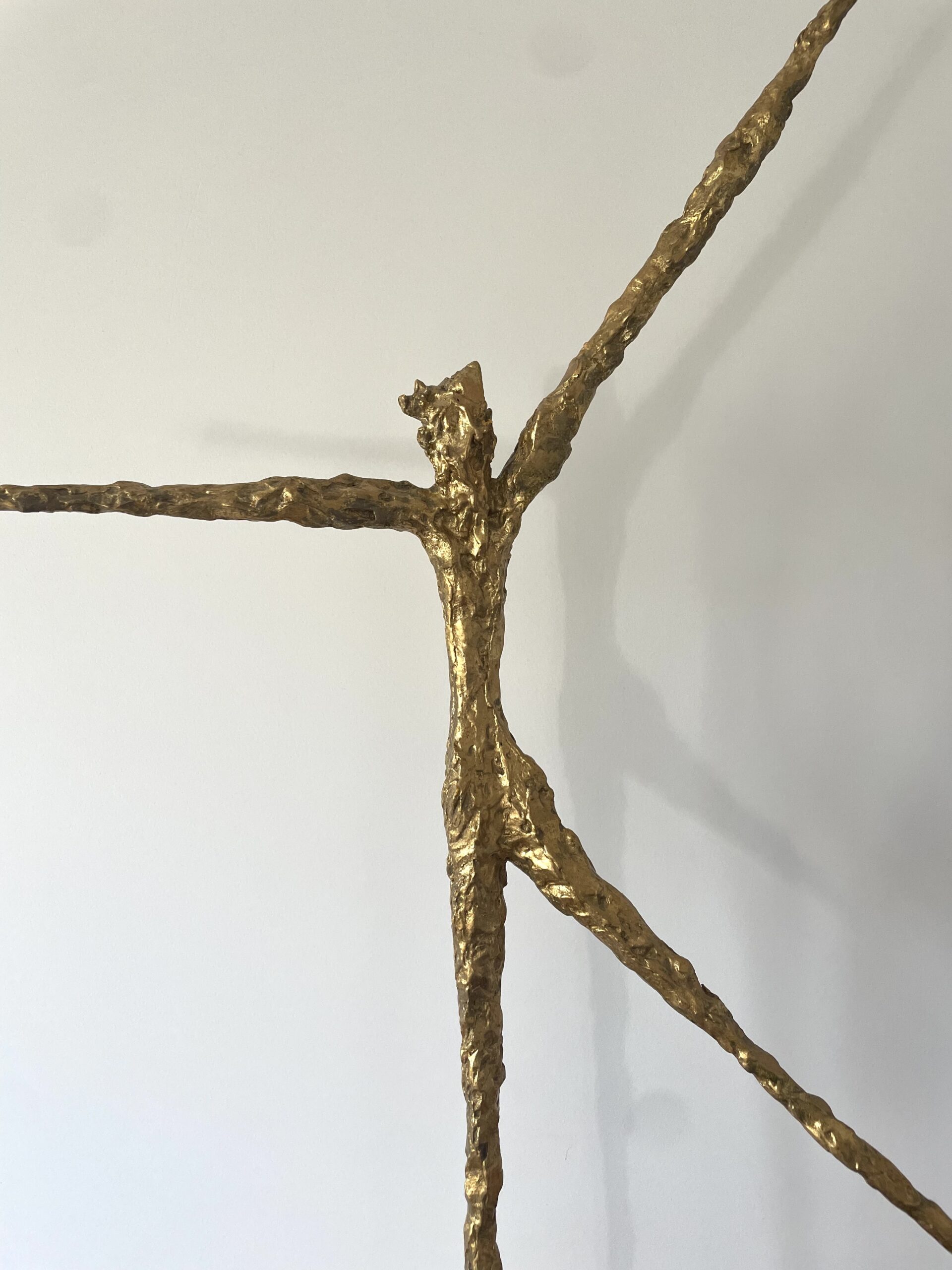 Applique Murale Félix Agostini, Rare Création en Résine Dorée (circa 1960)