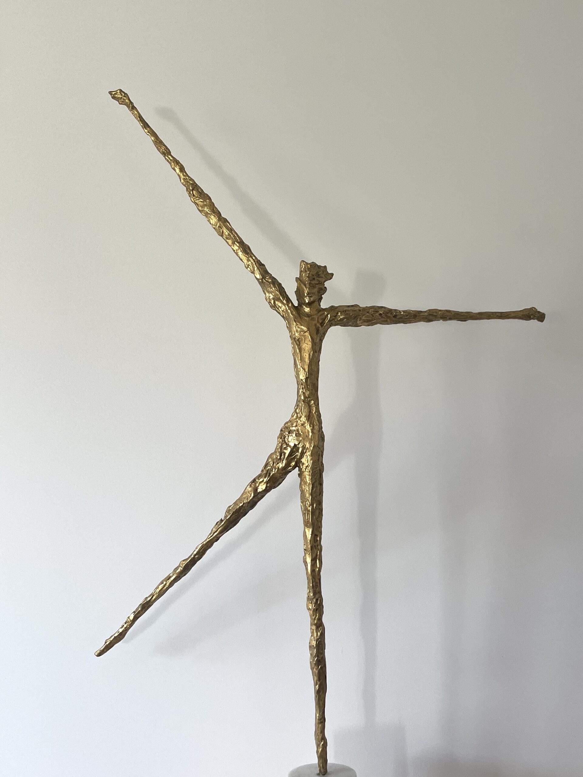 Applique Murale Félix Agostini, Rare Création en Résine Dorée (circa 1960)