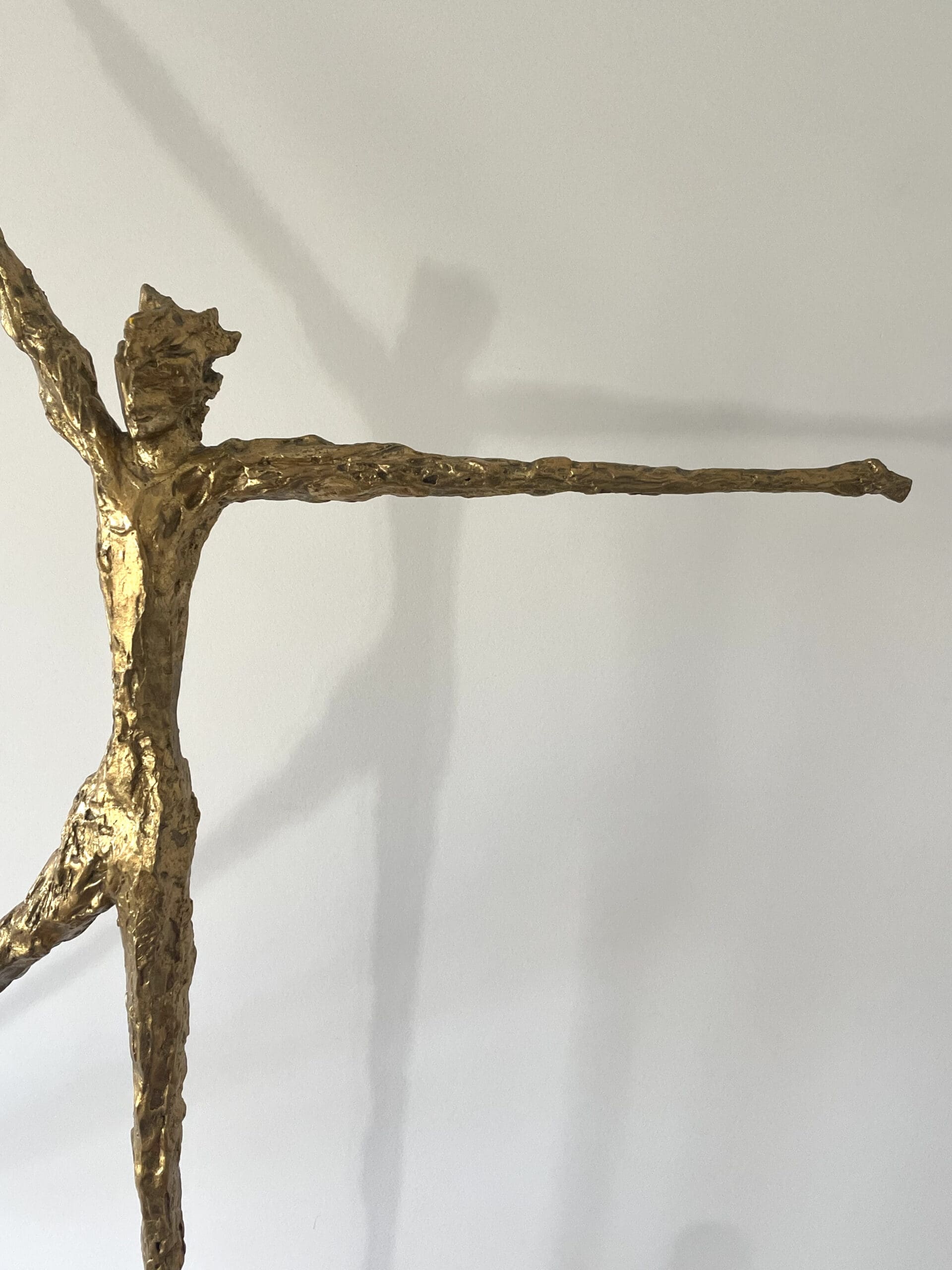 Applique Murale Félix Agostini, Rare Création en Résine Dorée (circa 1960)