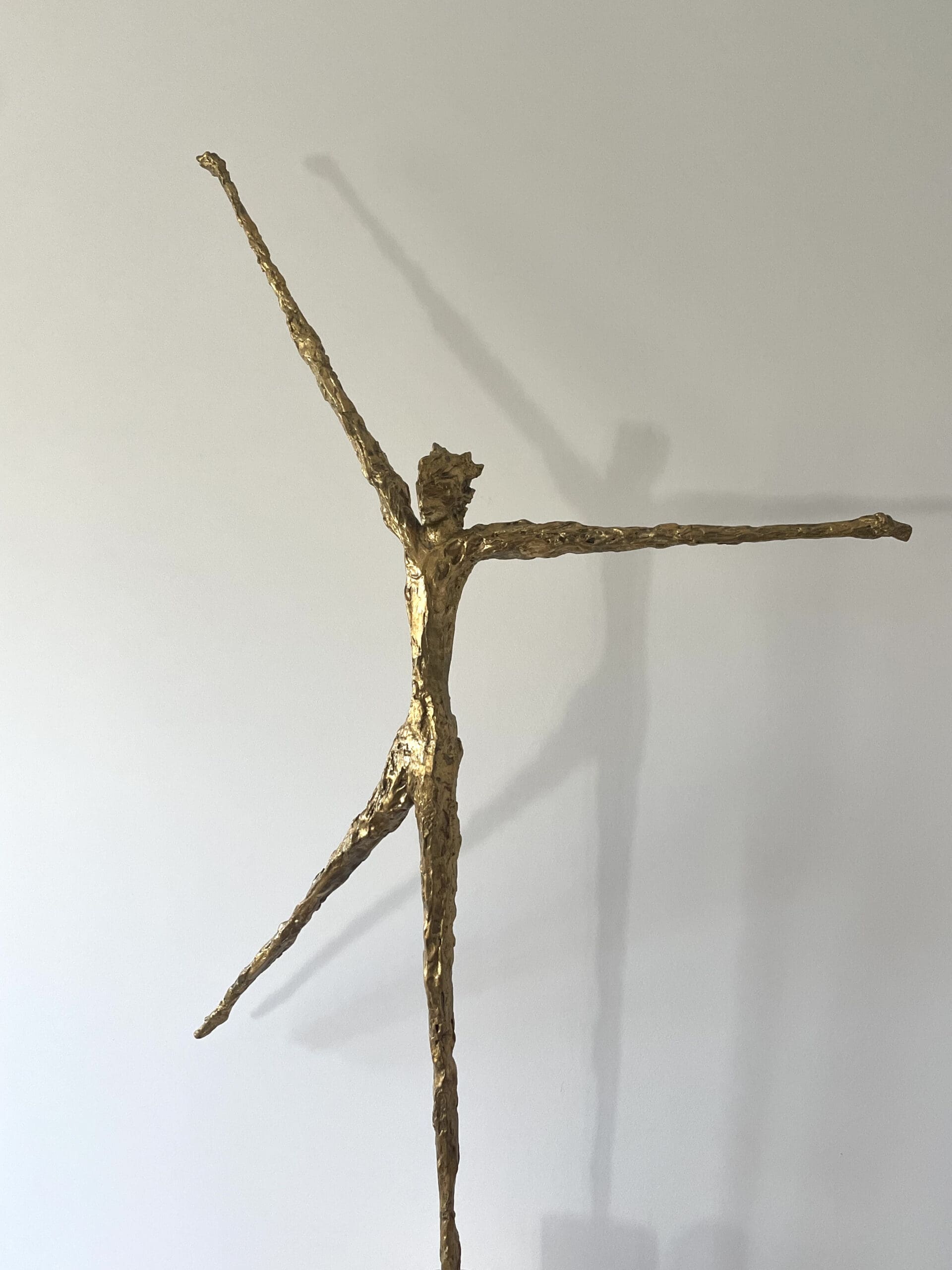 Applique Murale Félix Agostini, Rare Création en Résine Dorée (circa 1960)