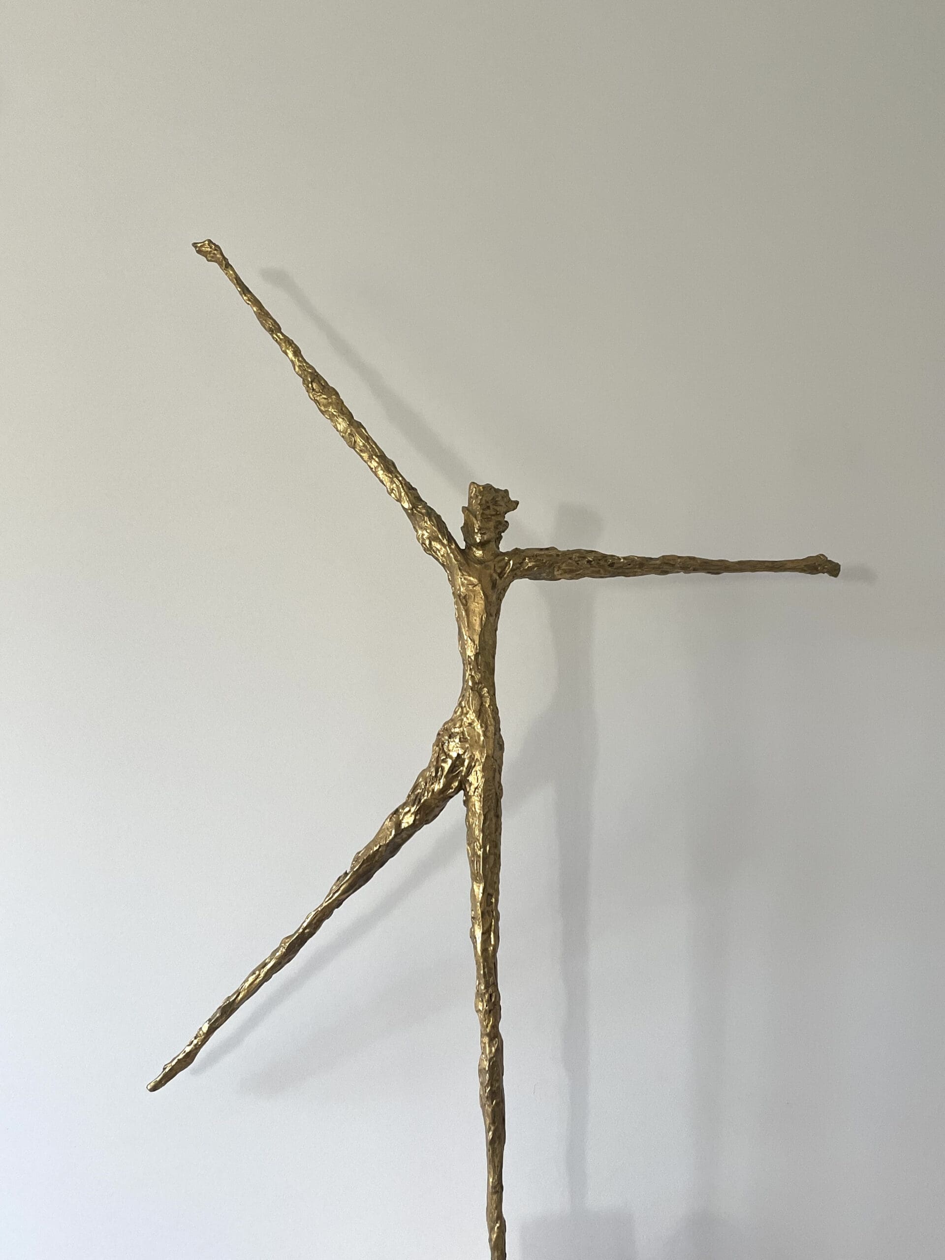 Applique Murale Félix Agostini, Rare Création en Résine Dorée (circa 1960)