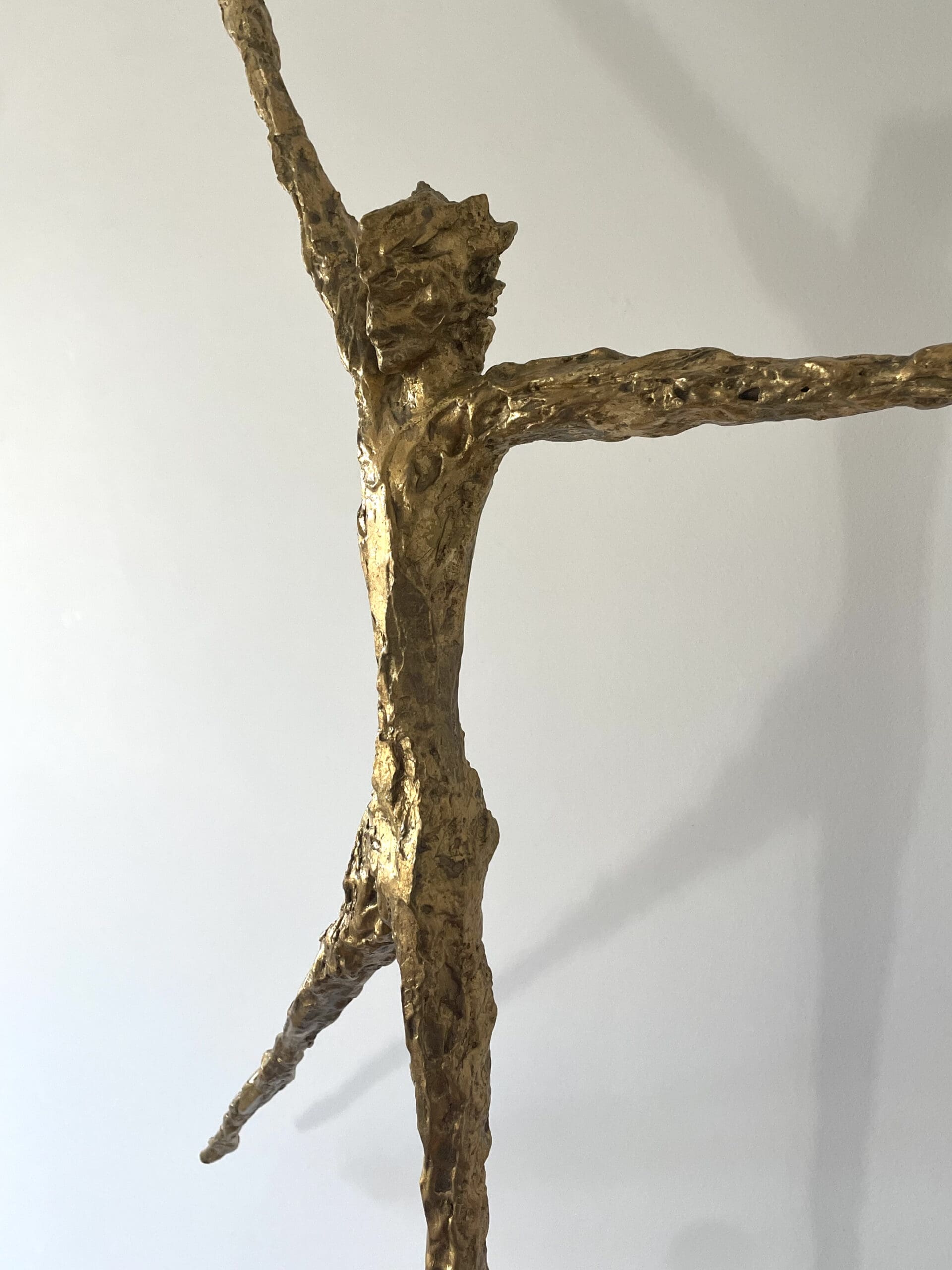 Applique Murale Félix Agostini, Rare Création en Résine Dorée (circa 1960)