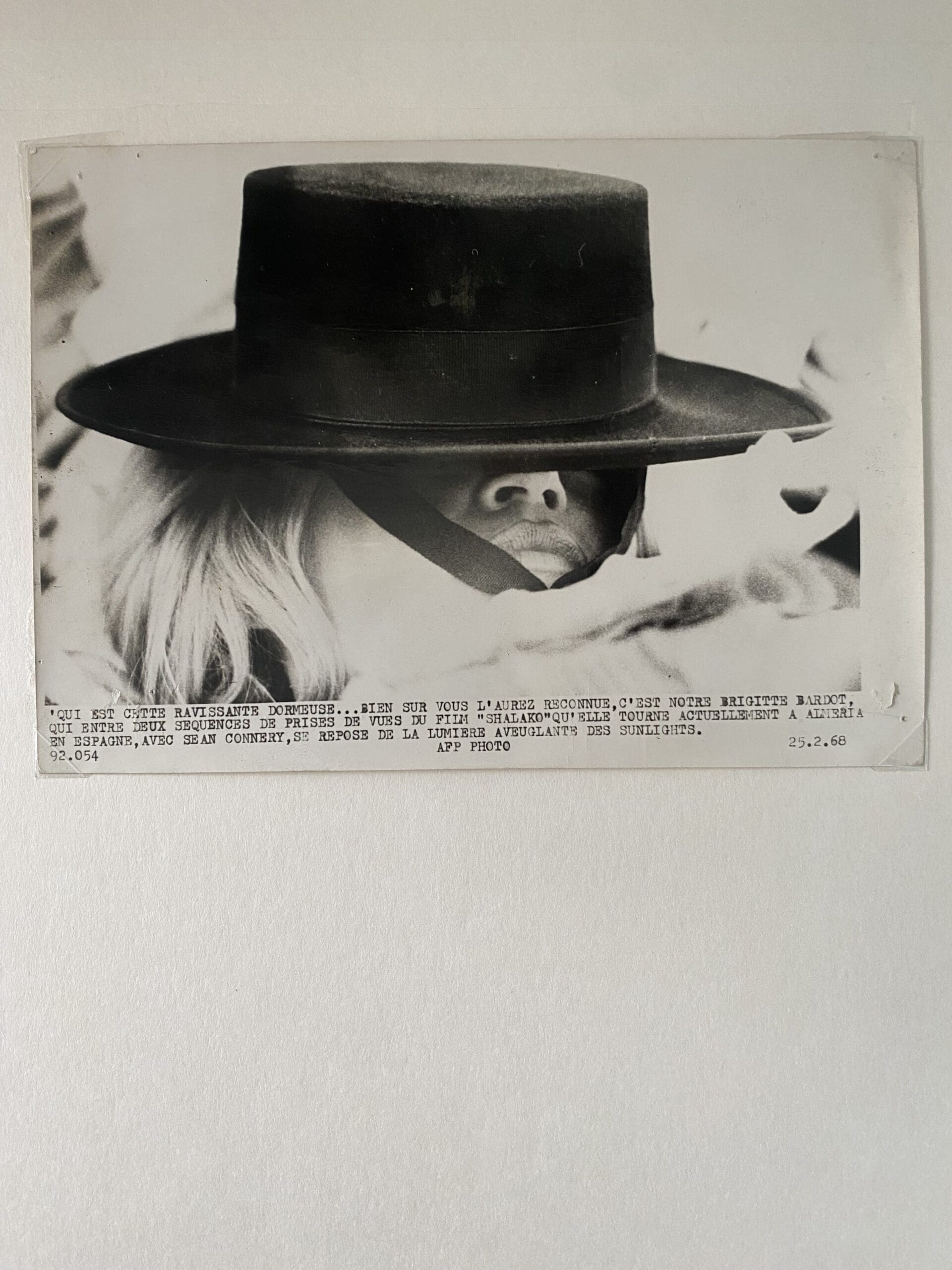 Photographie de Presse AFP : Brigitte Bardot sur le tournage de « Shalako », 1968