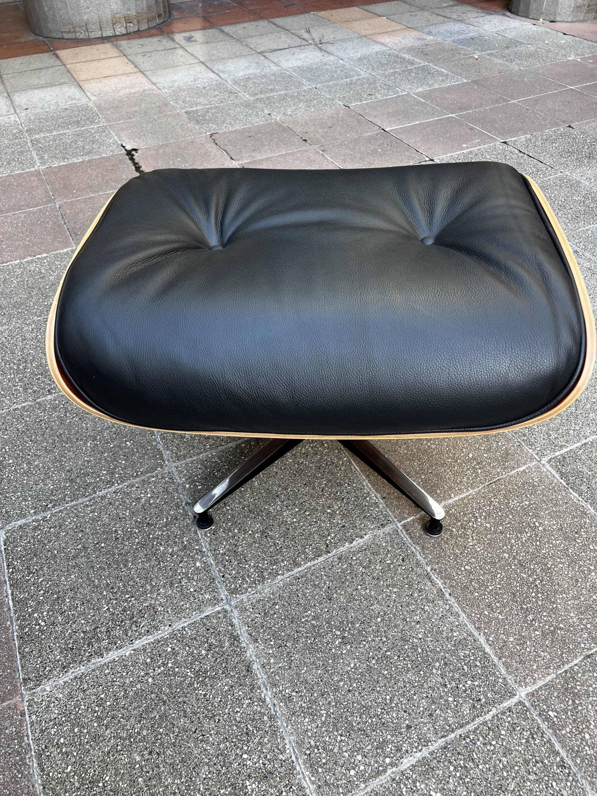 Eames Lounge Chair & Ottoman – Édition Herman Miller (USA, 2010)