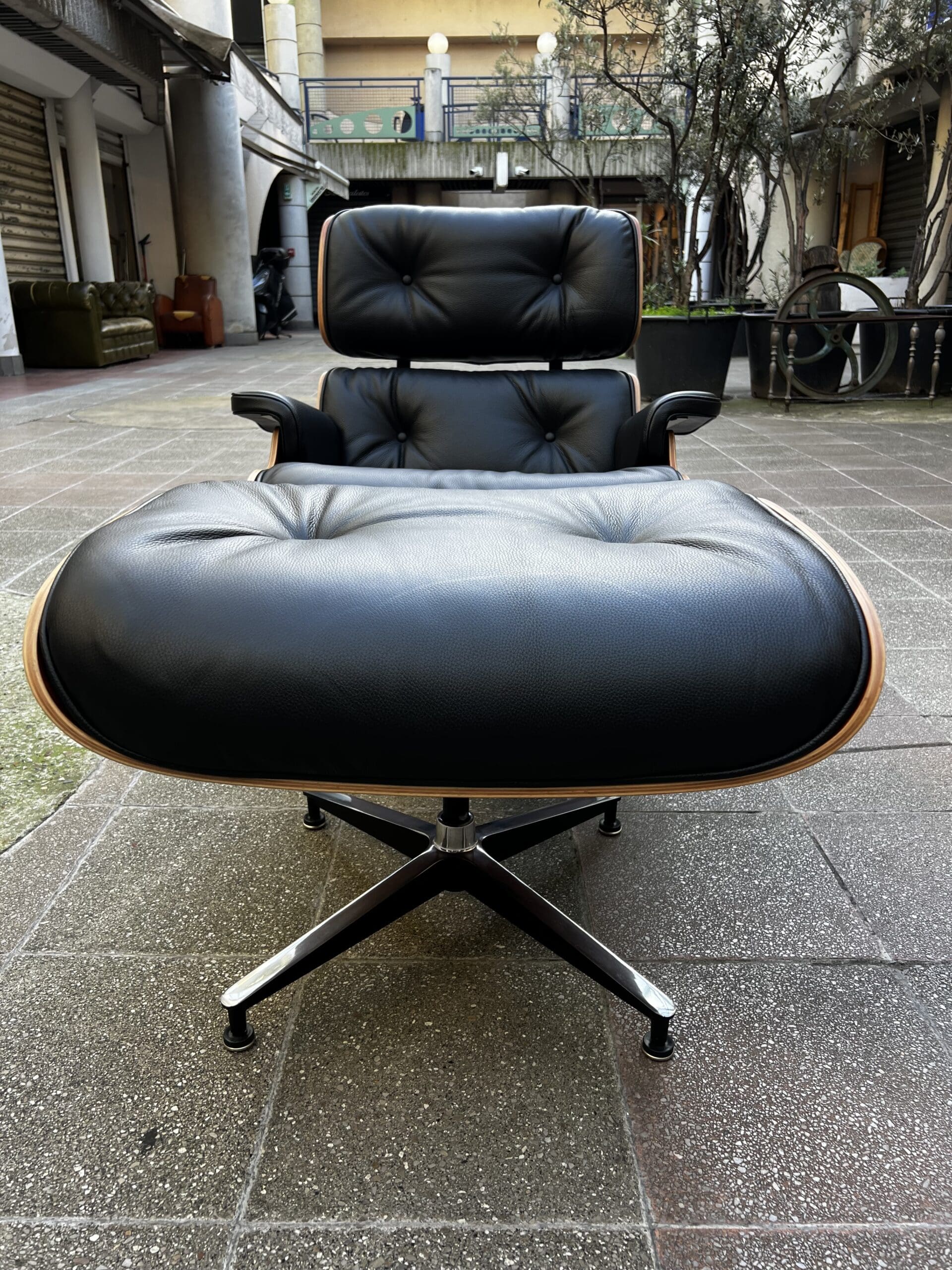 Eames Lounge Chair & Ottoman – Édition Herman Miller (USA, 2010)