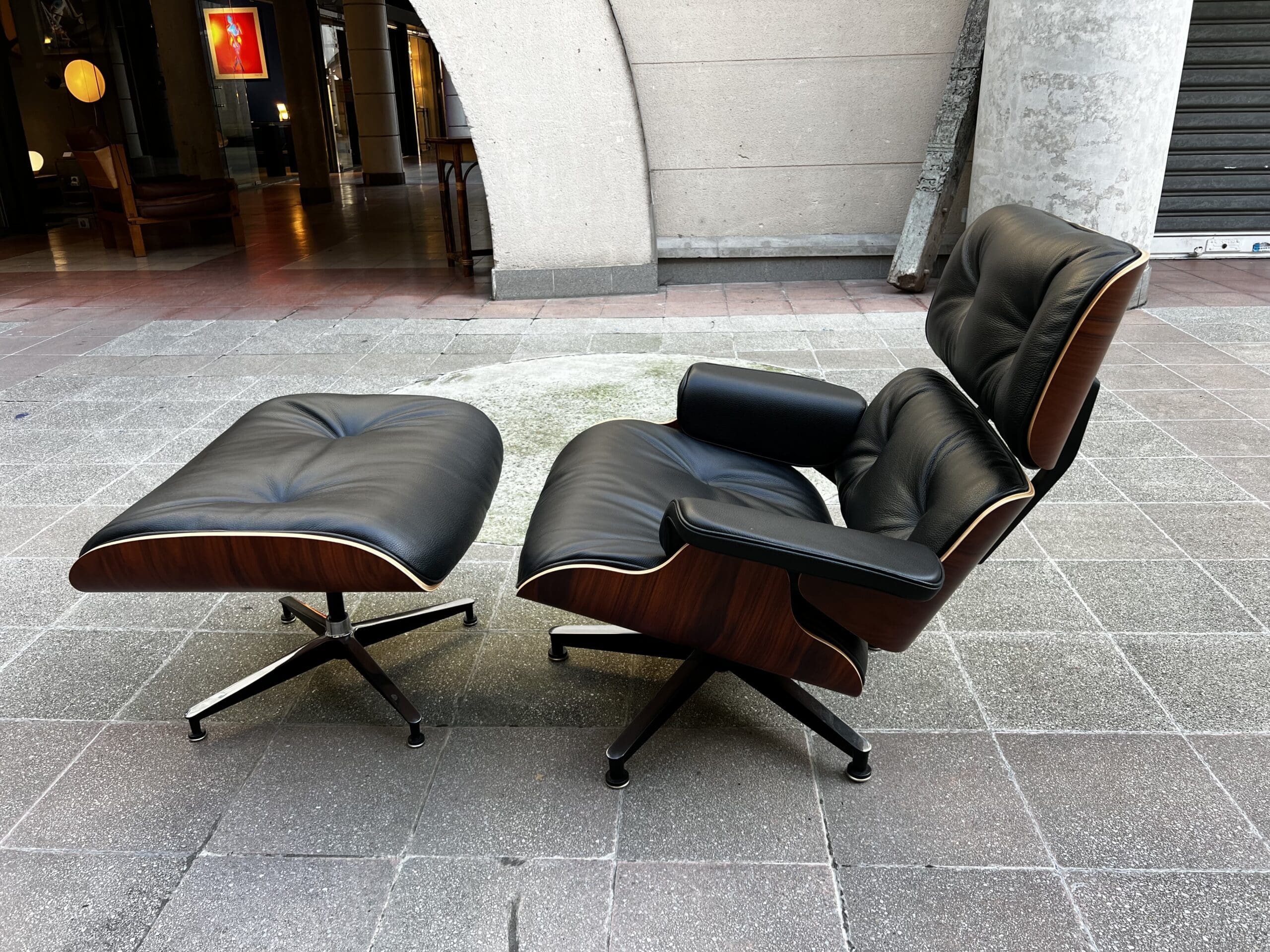 Eames Lounge Chair & Ottoman – Édition Herman Miller (USA, 2010)