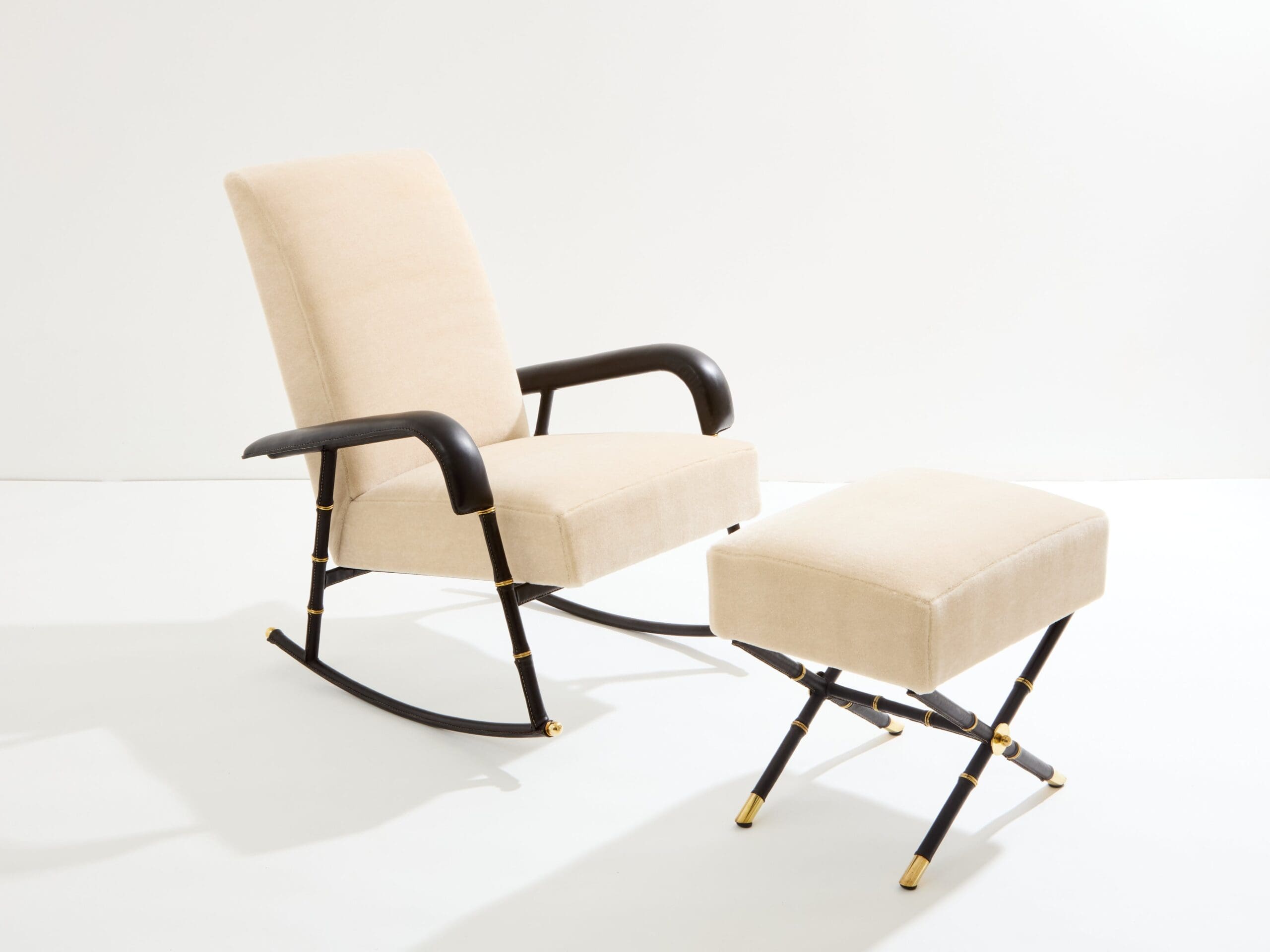 Fauteuil à bascule avec ottoman, Jacques Adnet, 1950