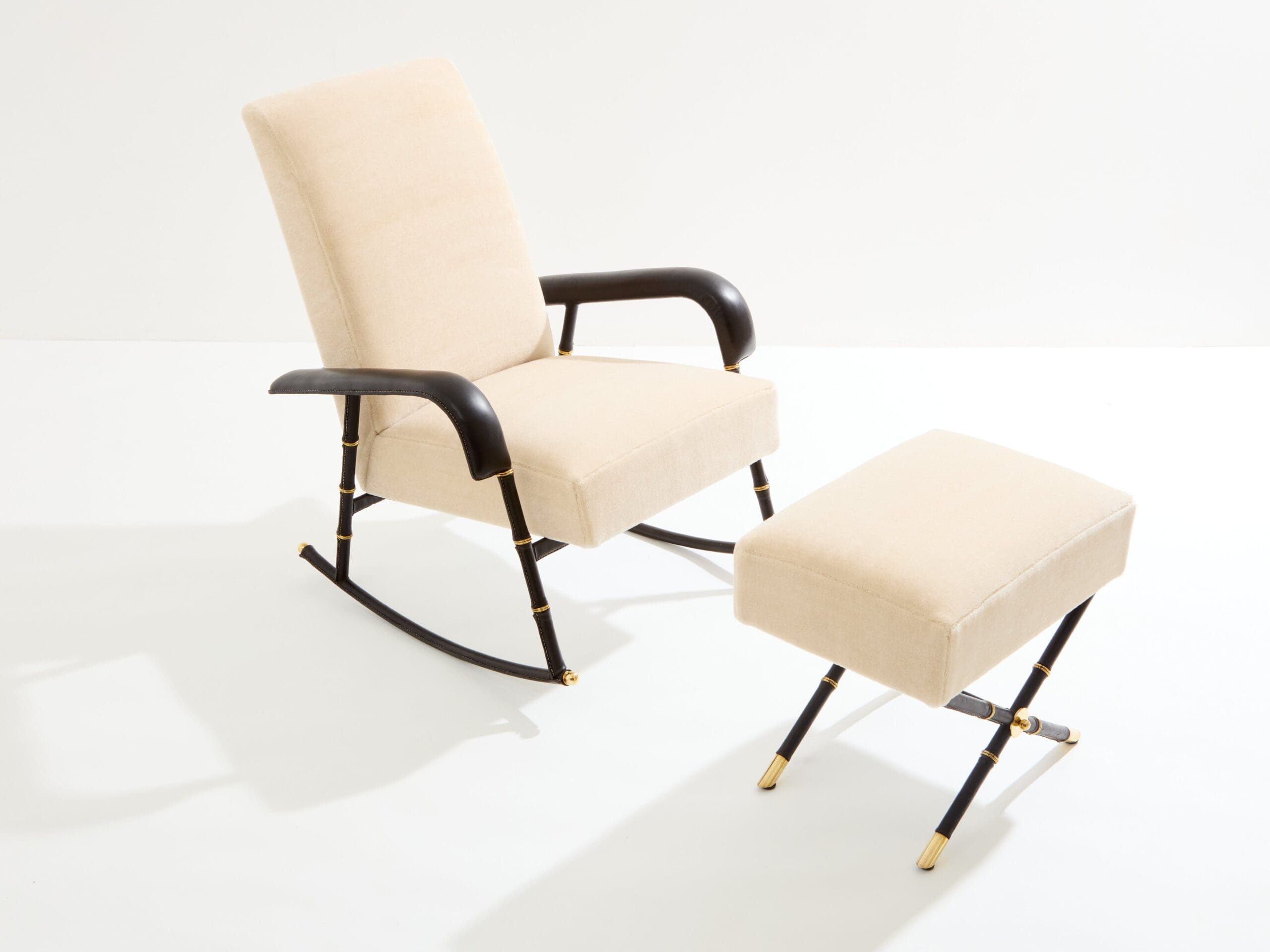 Fauteuil à bascule avec ottoman, Jacques Adnet, 1950