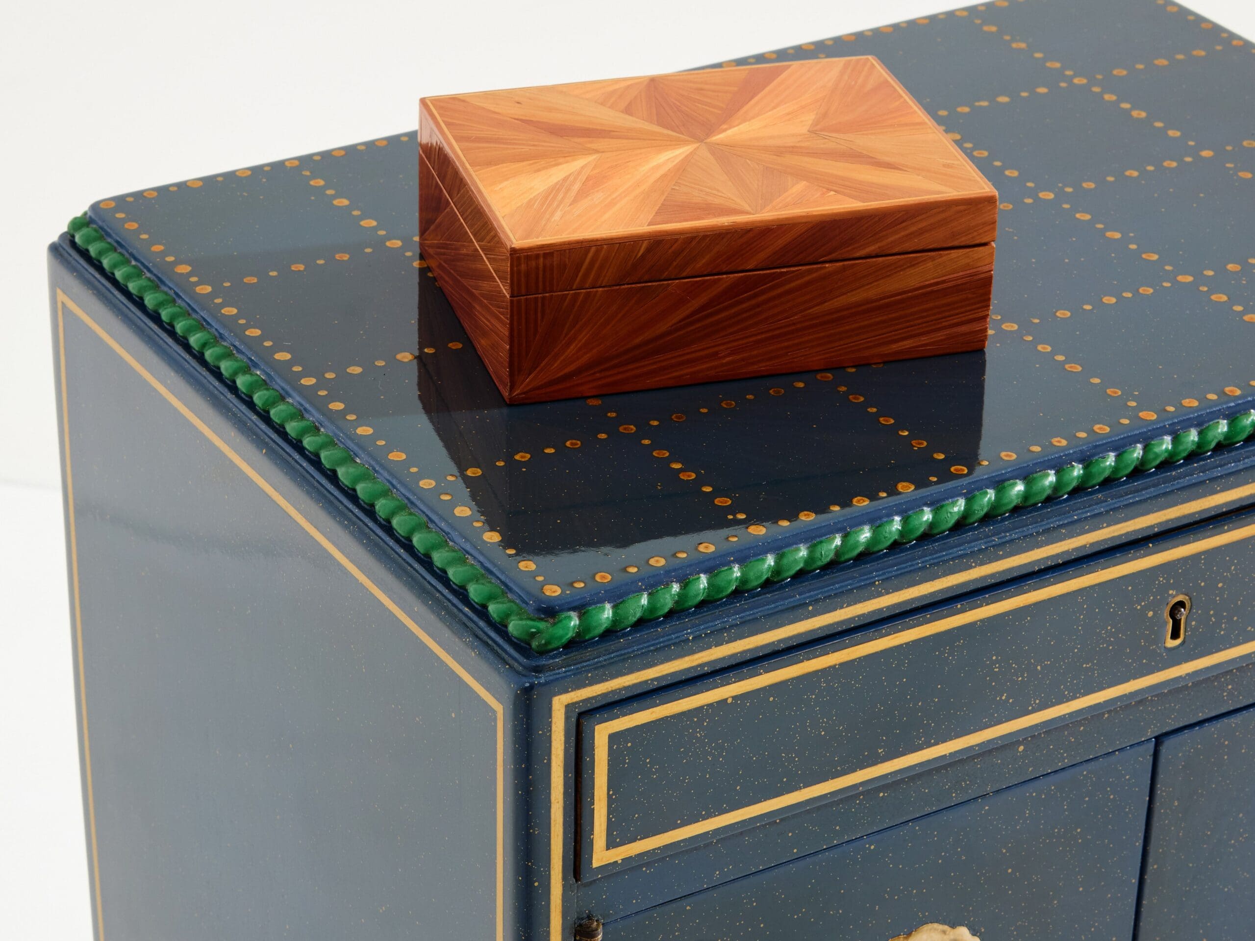 Petit cabinet en bois peint, Paul Follot, 1920