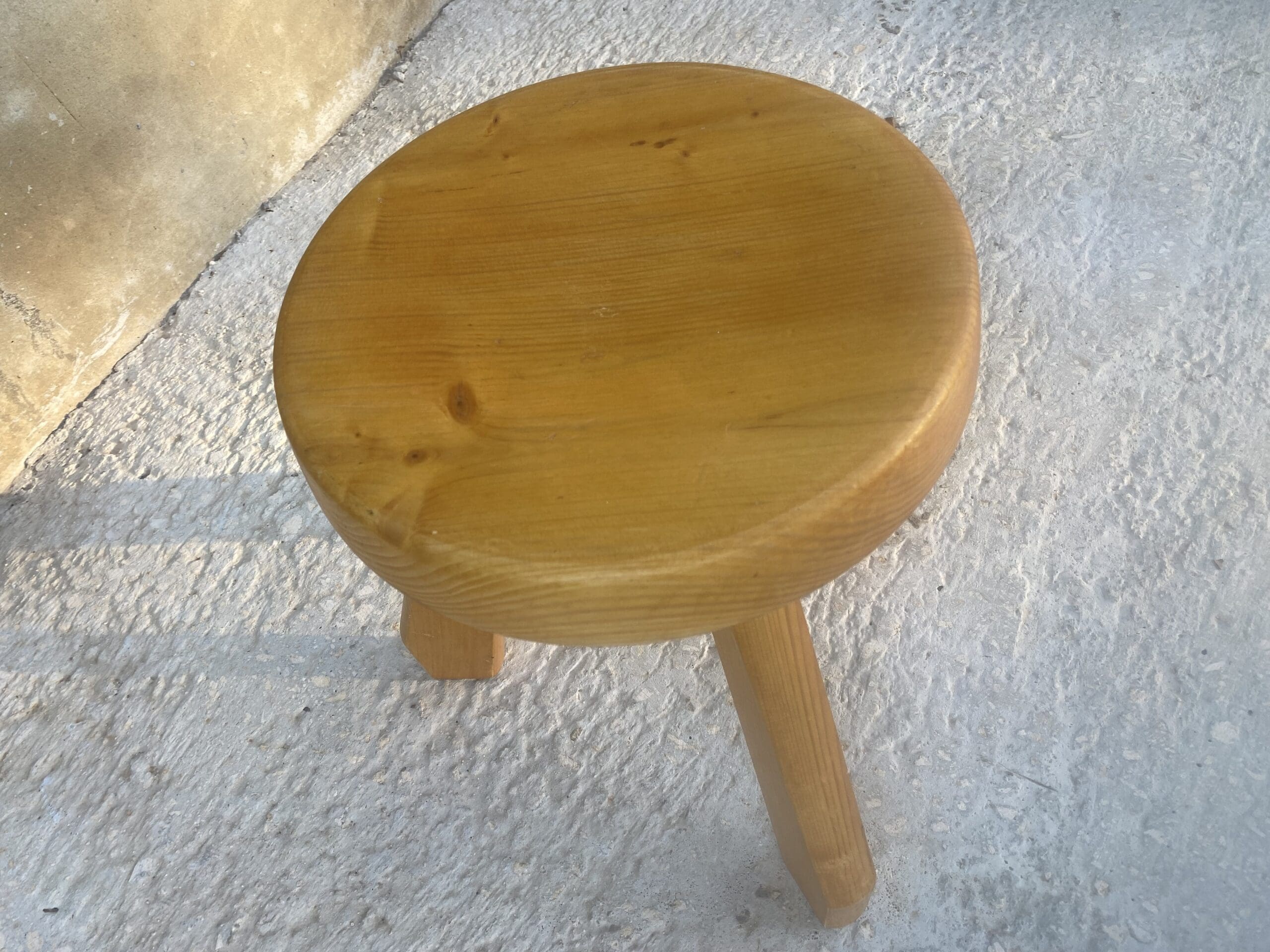Tabouret « Sandoz » par Charlotte Perriand pour Les Arcs (1969)