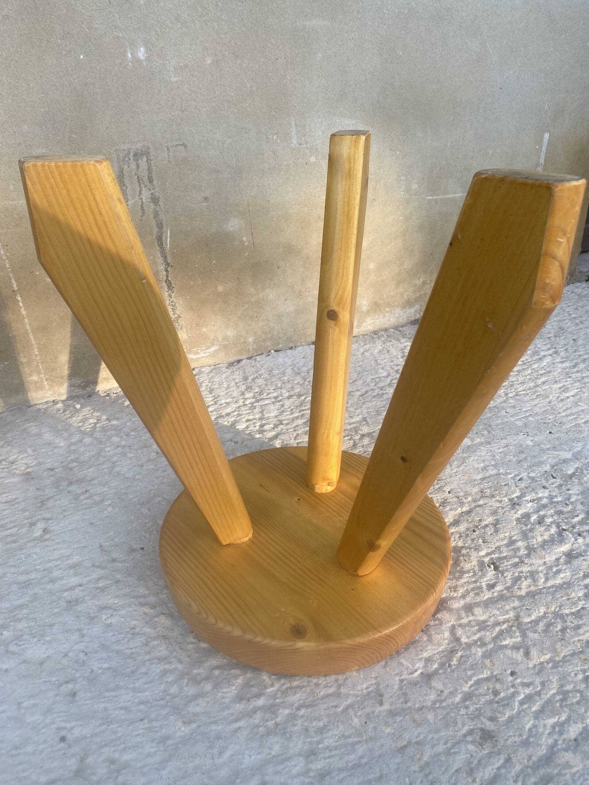 Tabouret « Sandoz » par Charlotte Perriand pour Les Arcs (1969)