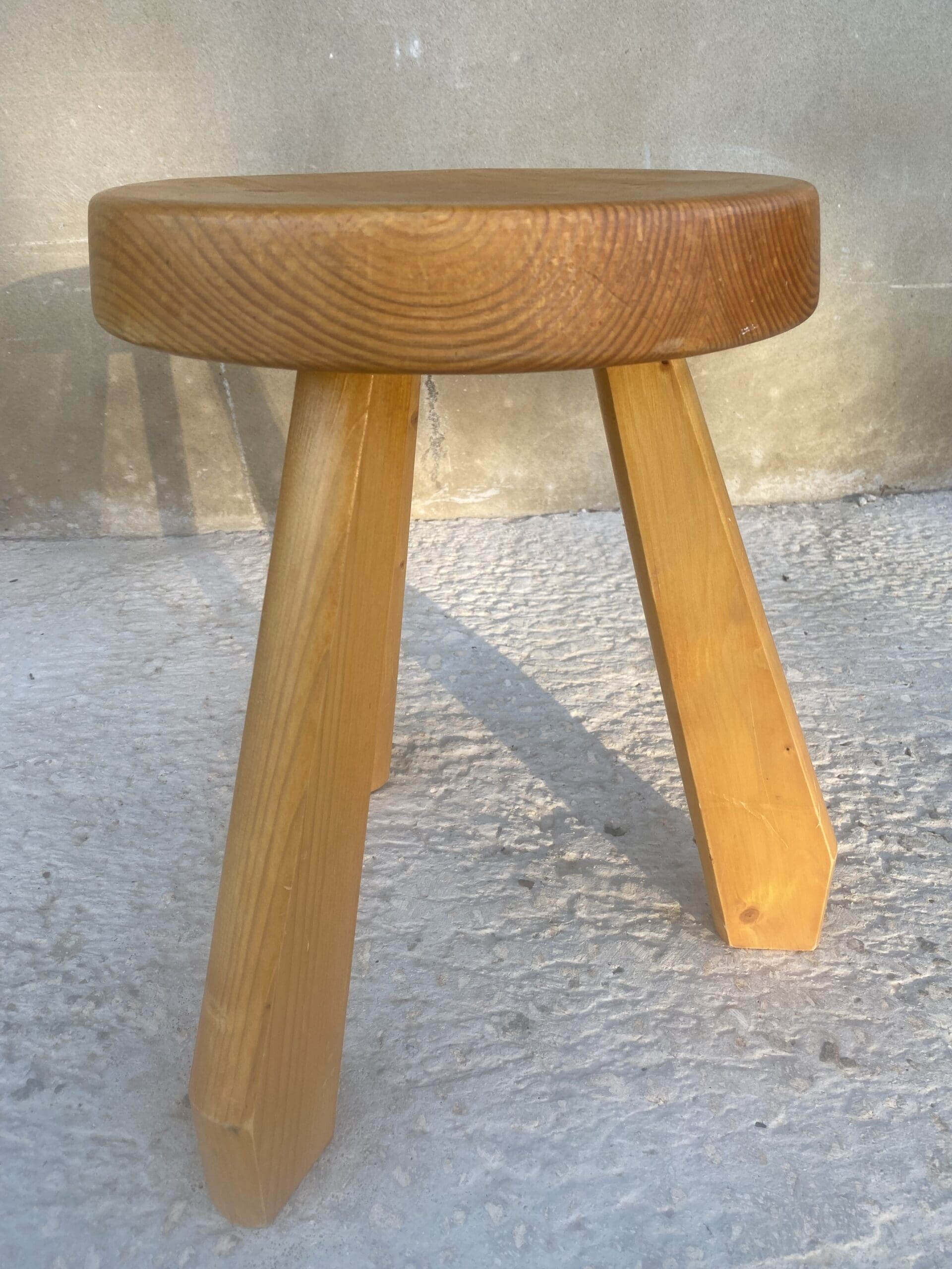Tabouret « Sandoz » par Charlotte Perriand pour Les Arcs (1969)