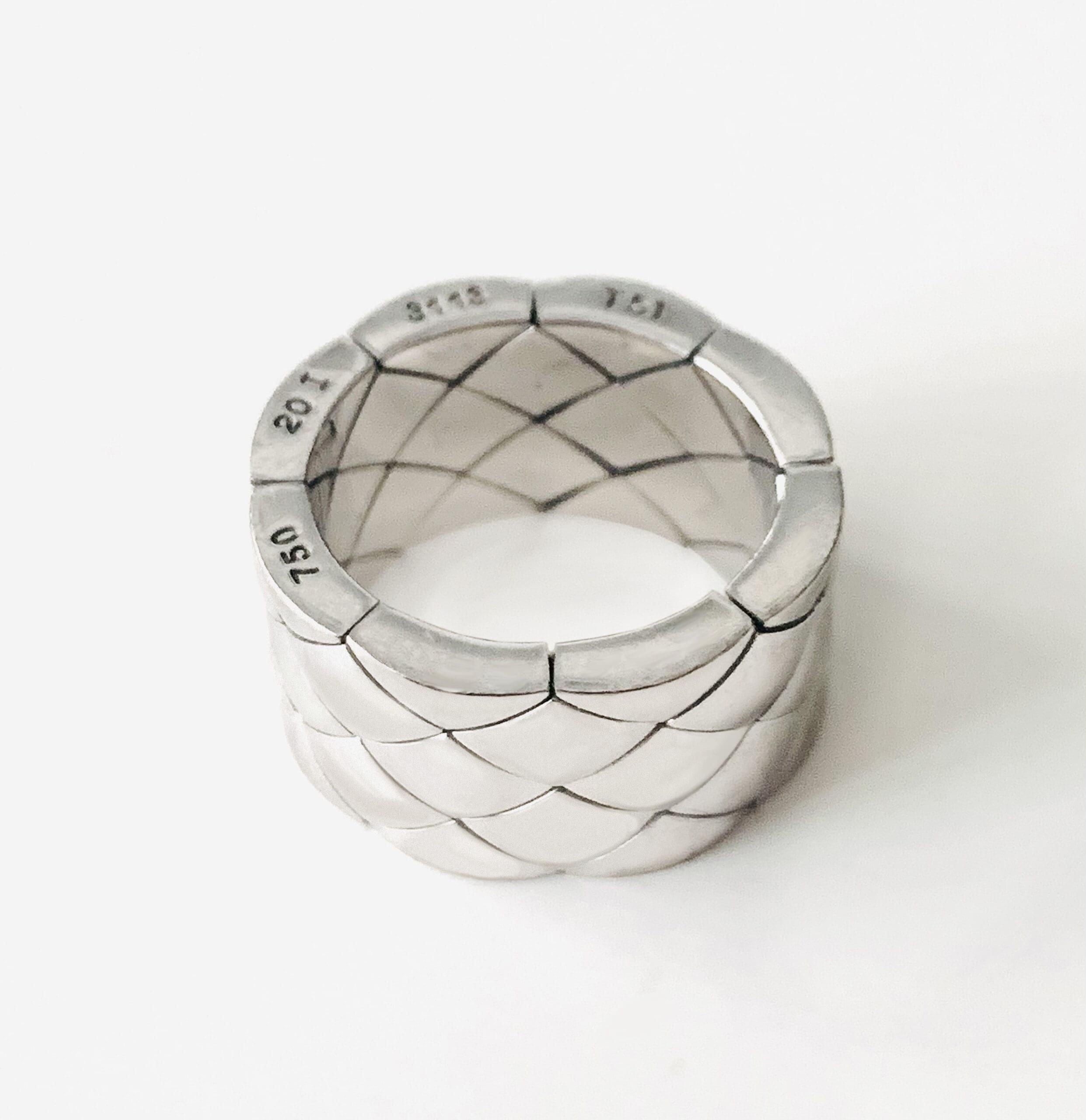 Bague Coco Crush Chanel-Matelassé Grand Modèle en Or Blanc 18K