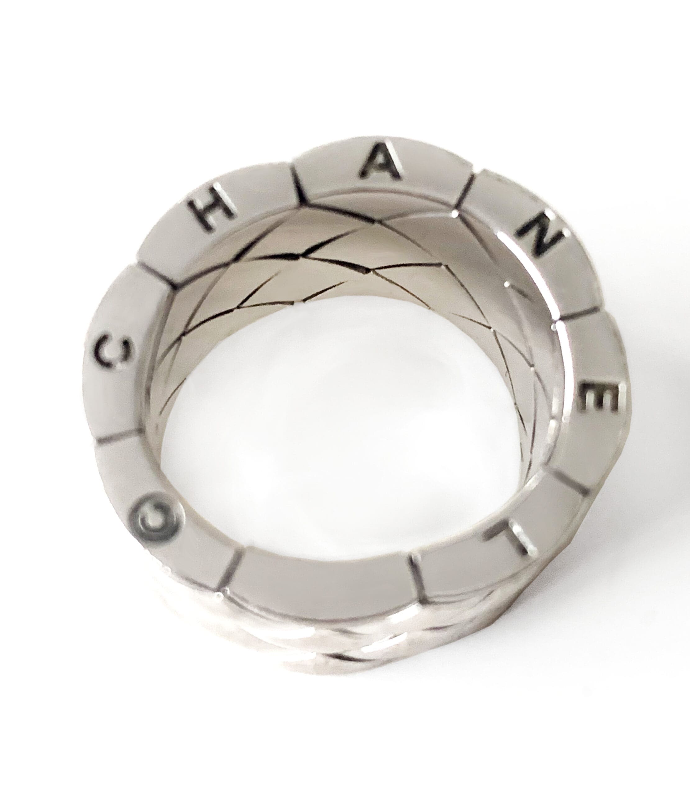 Bague Coco Crush Chanel-Matelassé Grand Modèle en Or Blanc 18K