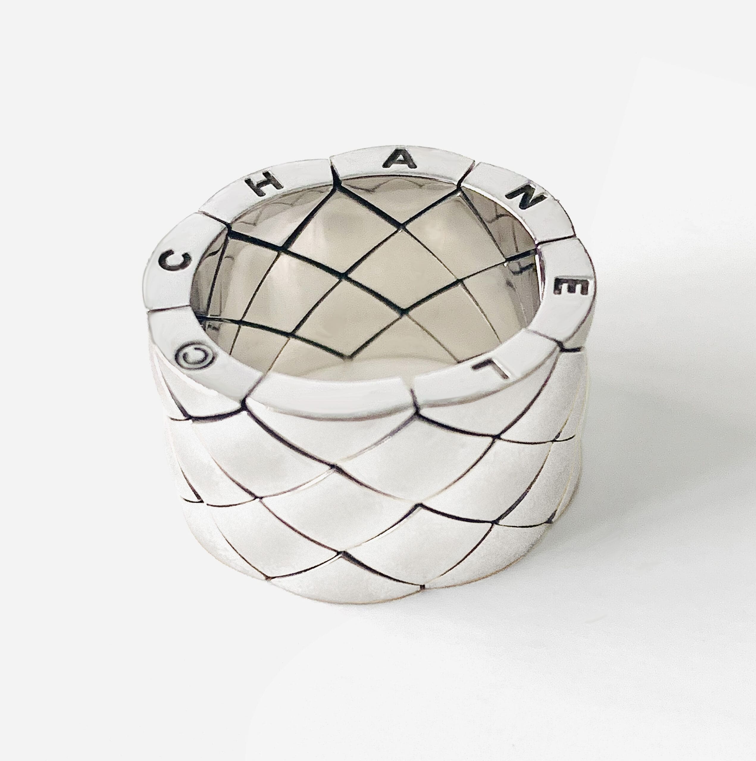 Bague Coco Crush Chanel-Matelassé Grand Modèle en Or Blanc 18K