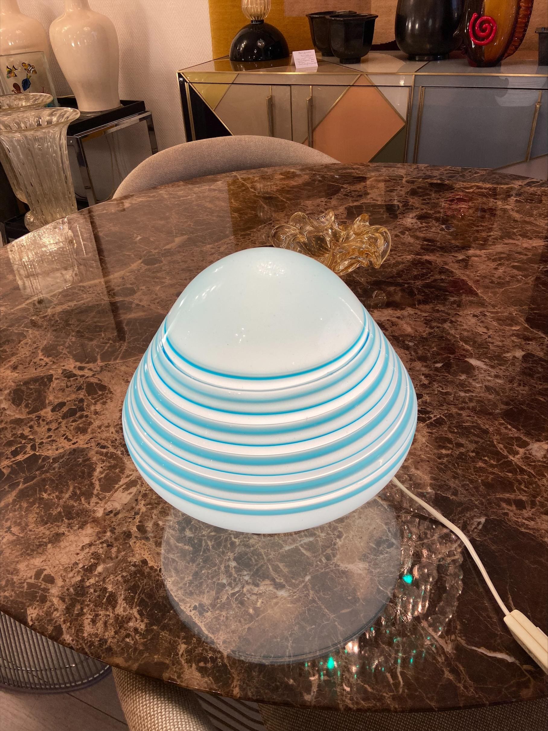 Lampe en verre de Murano bleu signée Barbini, circa 1970