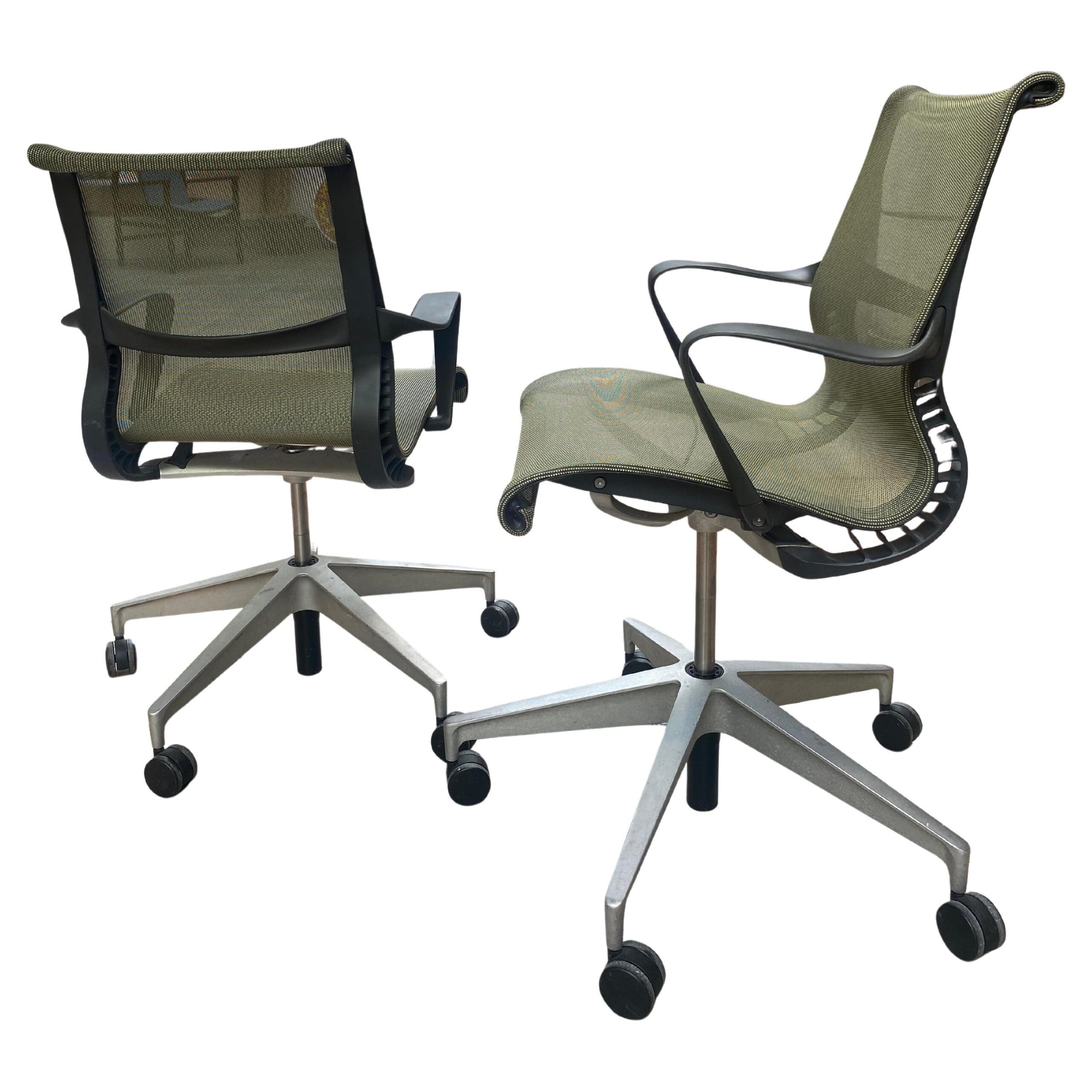 Paire de fauteuils « Setu » par Herman Miller – Design et confort innovants