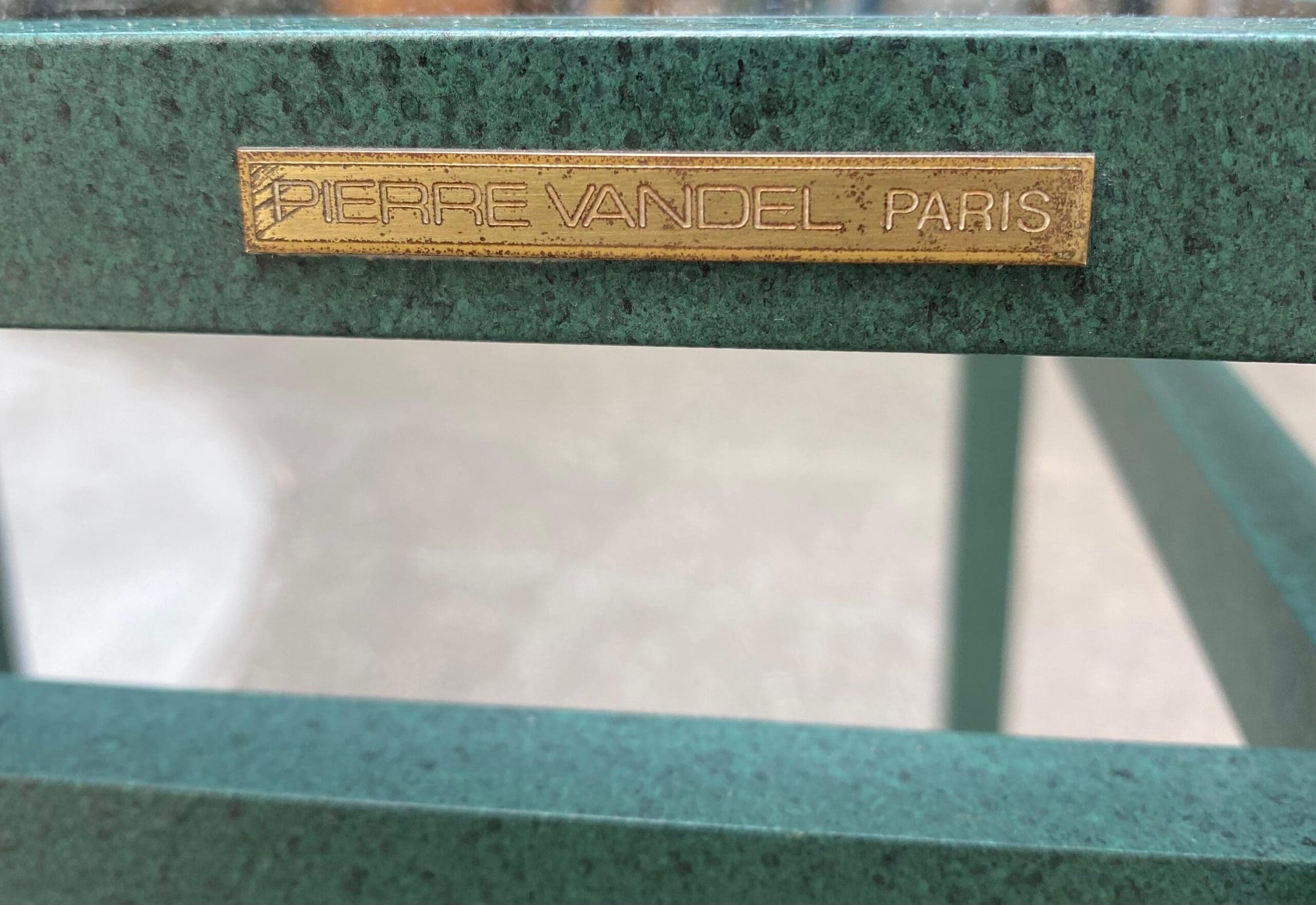 Table basse Pierre Vandel – Verre et fer, 1970