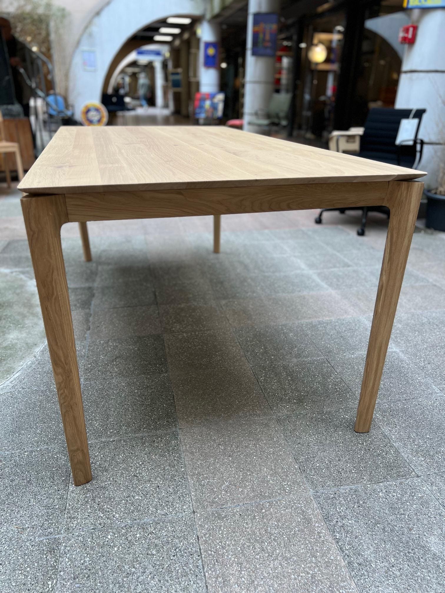 Table rectangulaire BOK par Alain Van Havre – Édition Ethnicraft