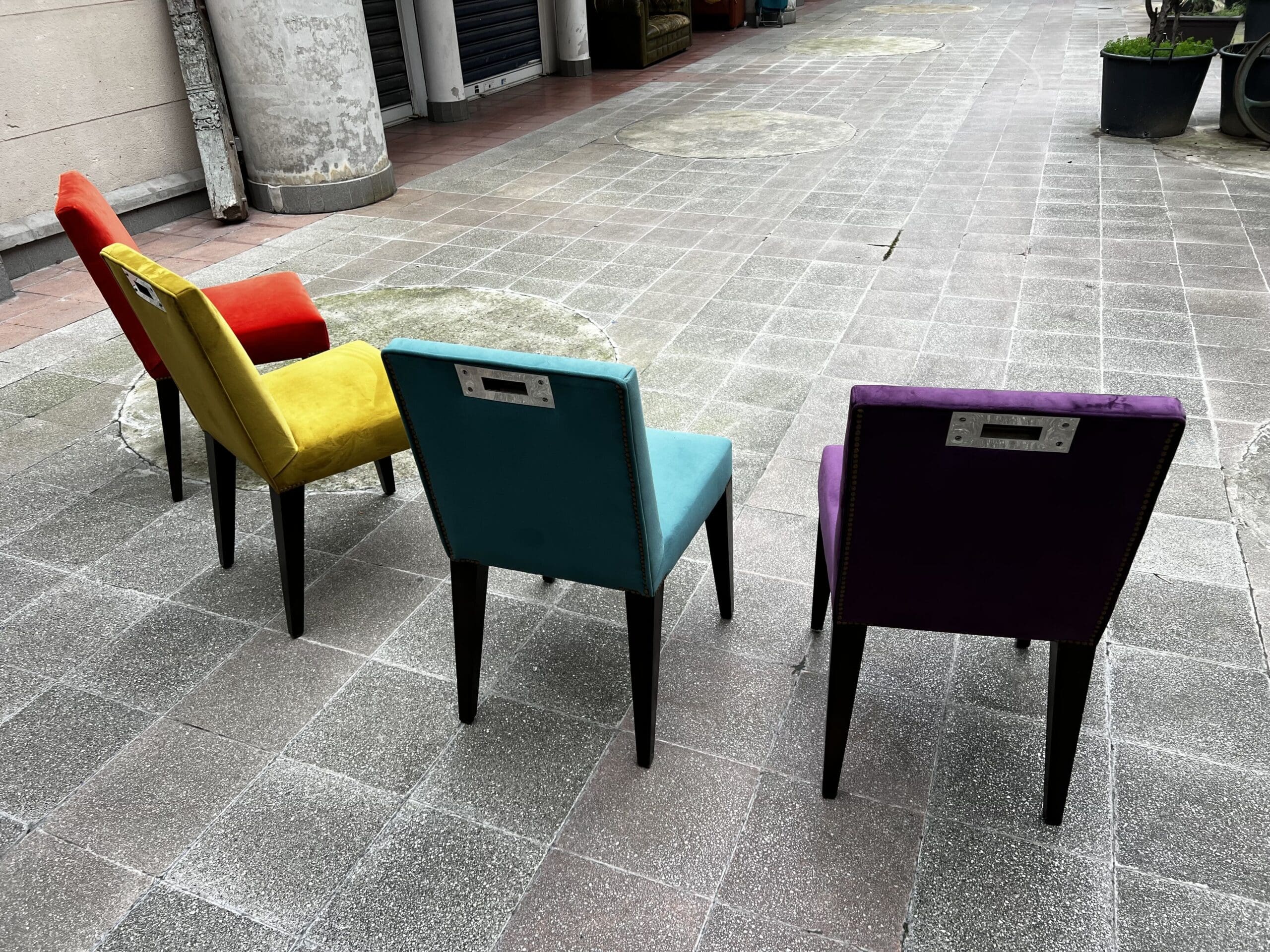 Chaises Gala par Philippe Hurel ( reste 2)  – Élégance intemporelle et design des années 1980