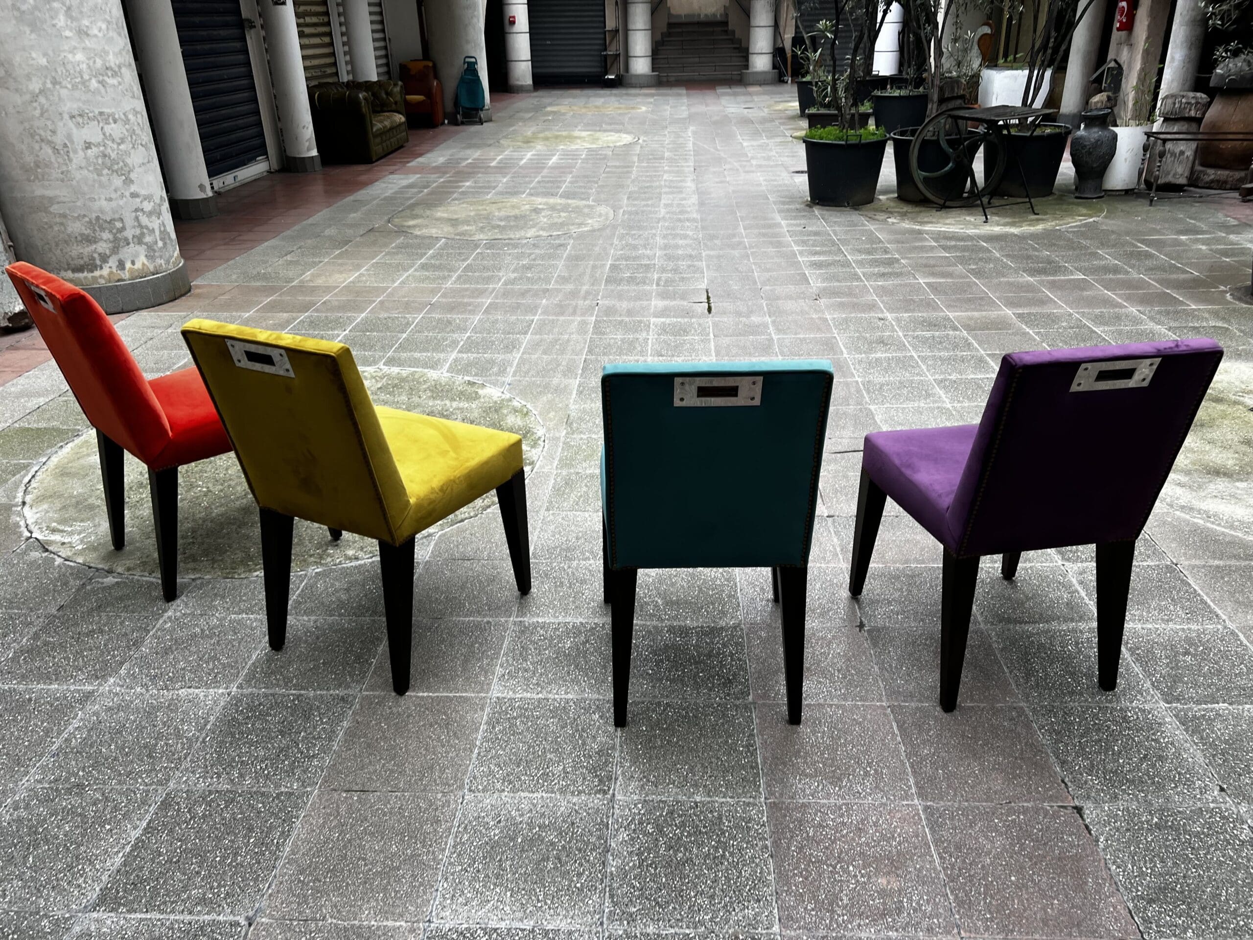 Chaises Gala par Philippe Hurel ( reste 2)  – Élégance intemporelle et design des années 1980