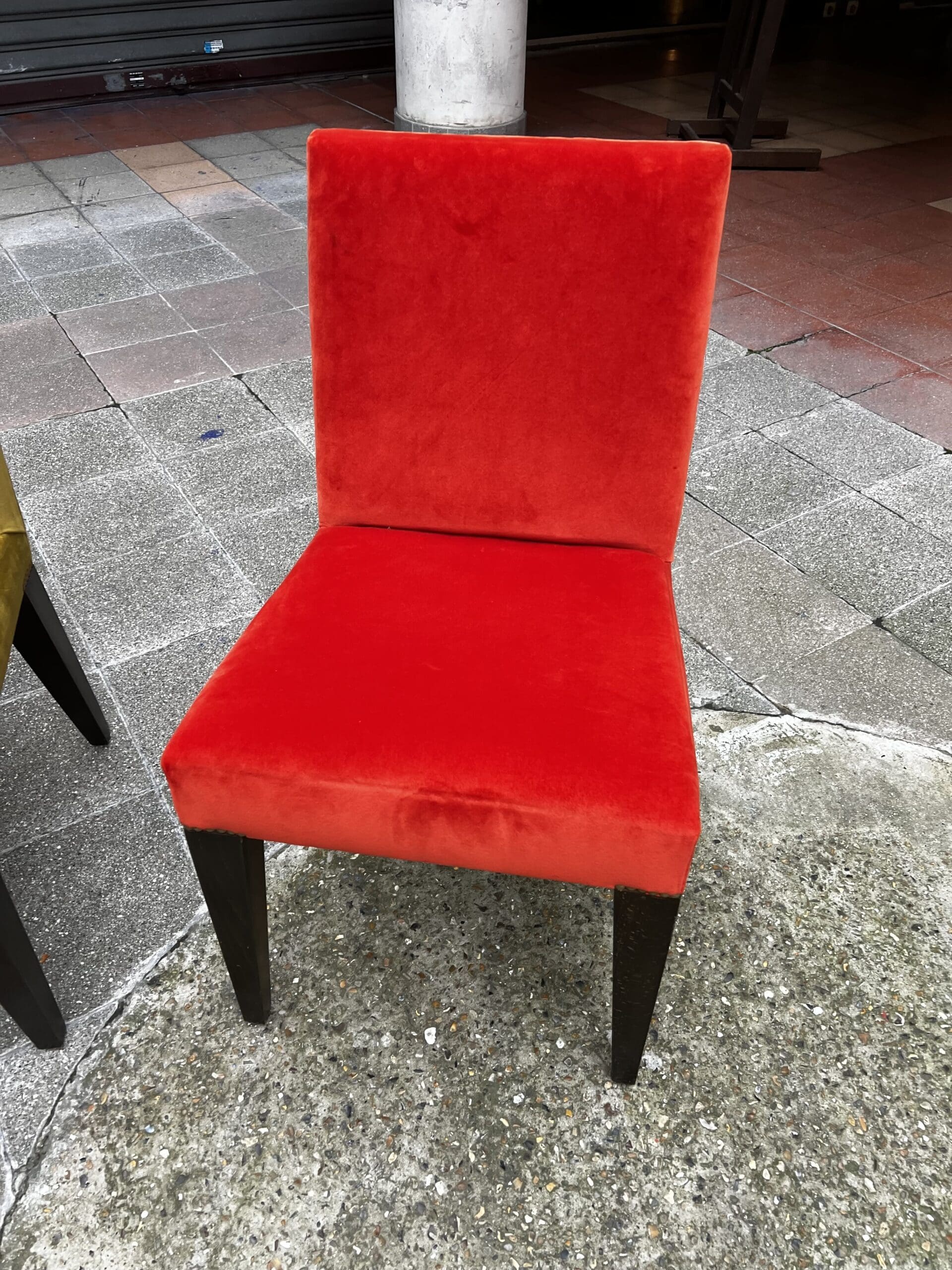 Chaises Gala par Philippe Hurel ( reste 2)  – Élégance intemporelle et design des années 1980