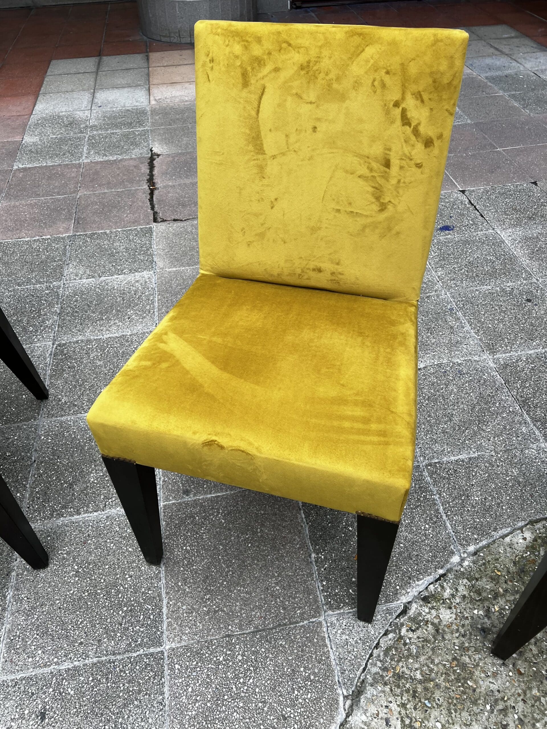 Chaises Gala par Philippe Hurel ( reste 2)  – Élégance intemporelle et design des années 1980