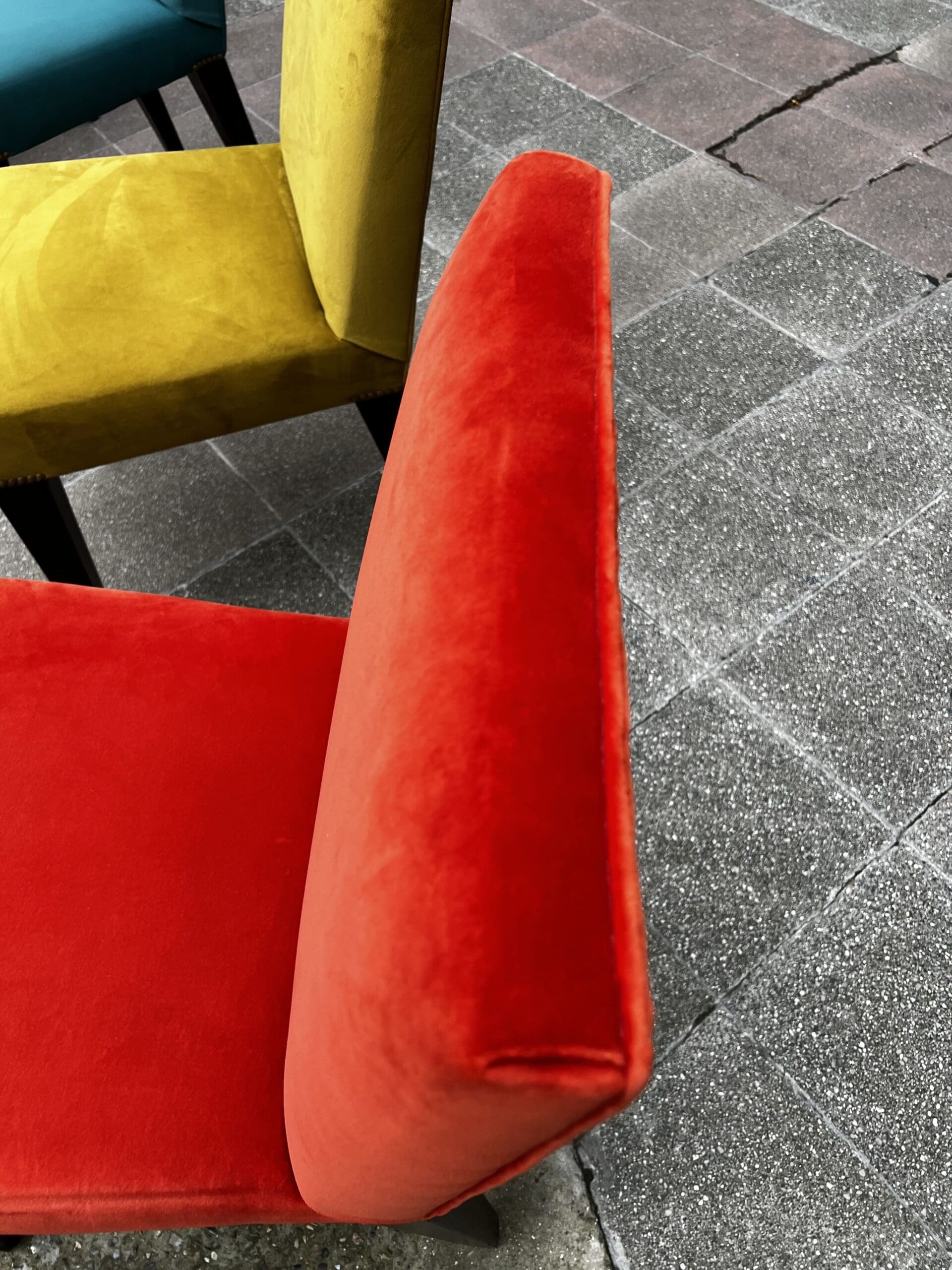 Chaises Gala par Philippe Hurel ( reste 2)  – Élégance intemporelle et design des années 1980