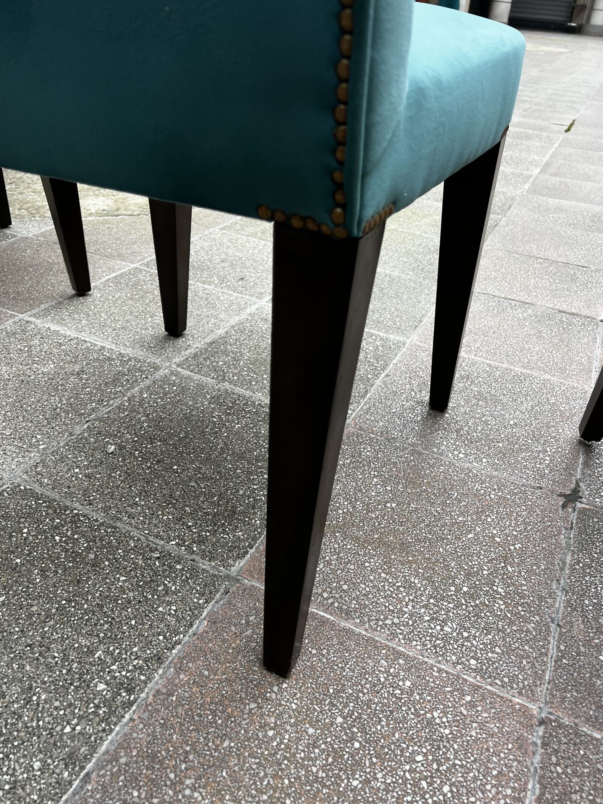 Chaises Gala par Philippe Hurel ( reste 2)  – Élégance intemporelle et design des années 1980