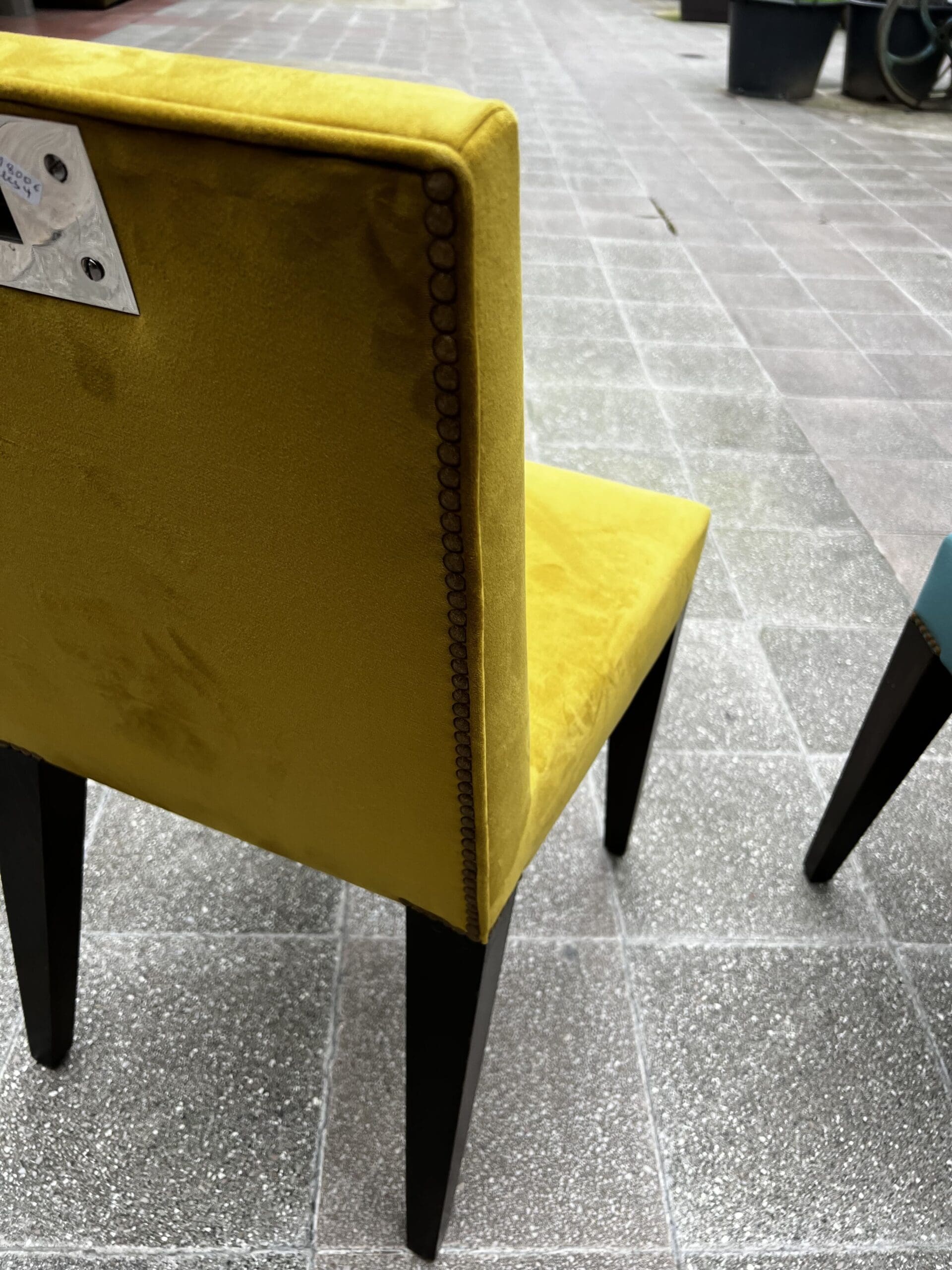 Chaises Gala par Philippe Hurel ( reste 2)  – Élégance intemporelle et design des années 1980