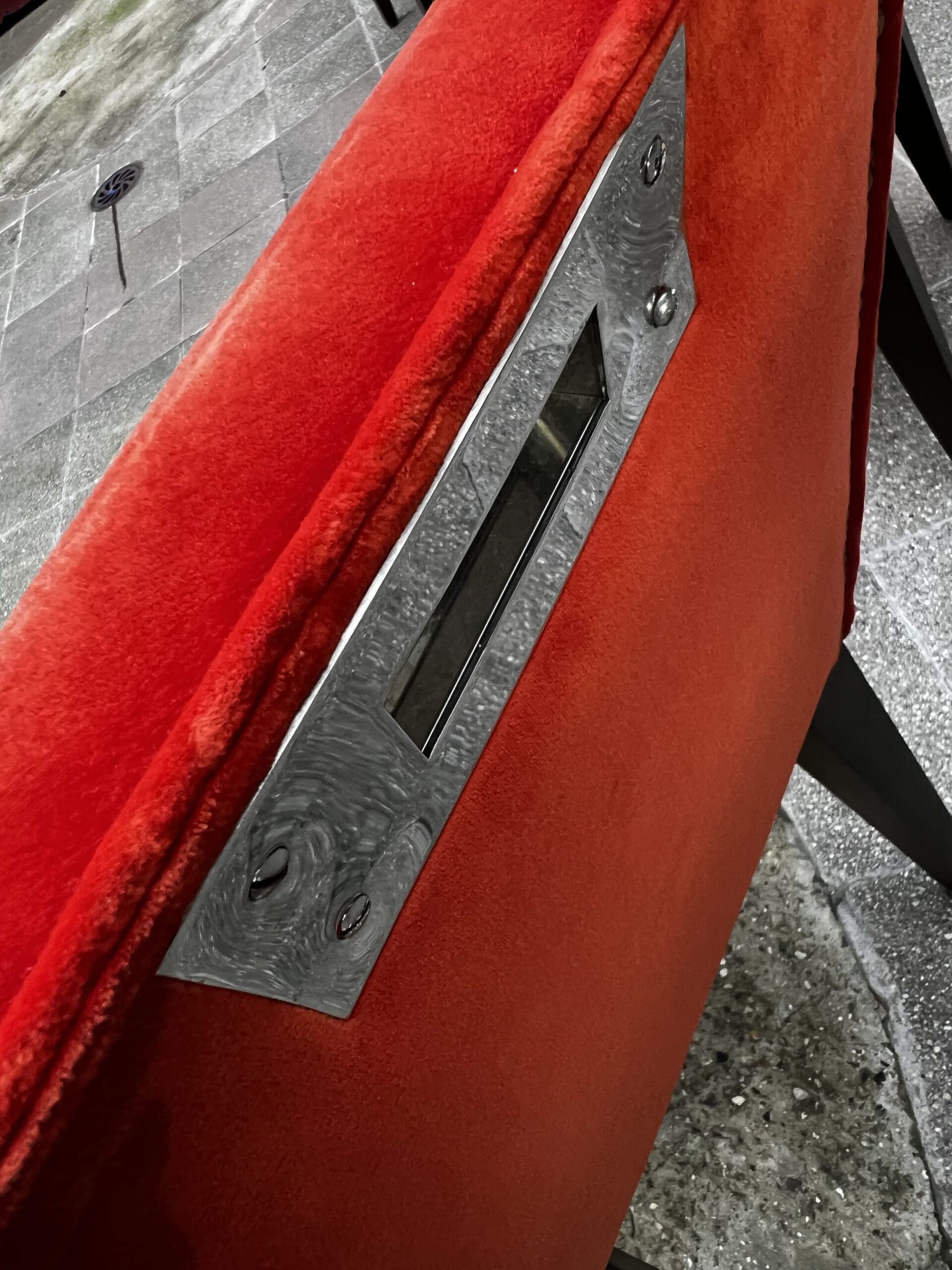 Chaises Gala par Philippe Hurel ( reste 2)  – Élégance intemporelle et design des années 1980
