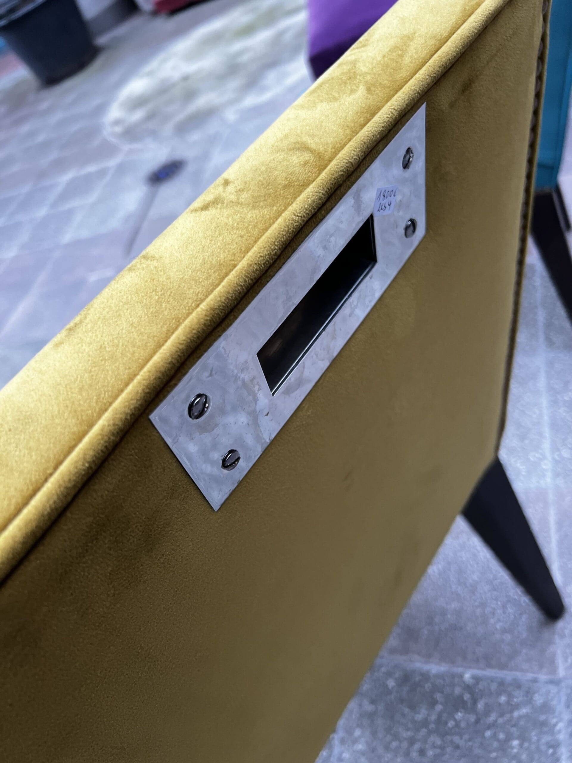 Chaises Gala par Philippe Hurel ( reste 2)  – Élégance intemporelle et design des années 1980